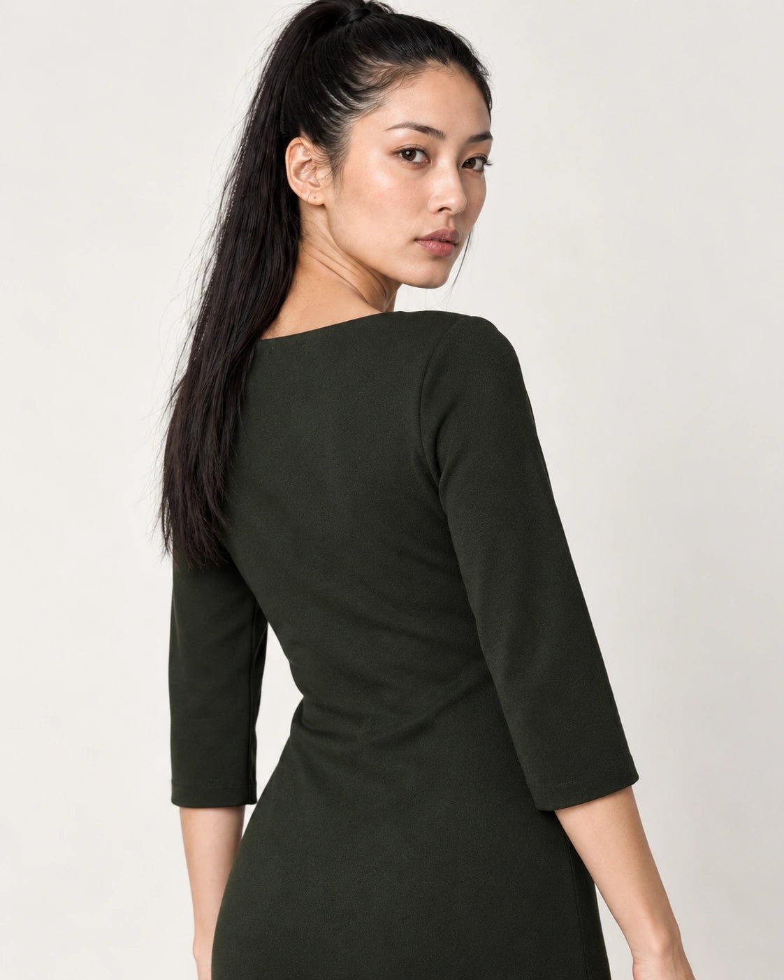 Abito lungo verde, vista posteriore - MADAME VENICE - FW26 - ANASTASIA - PUNTO MILANO #Colore_Verde