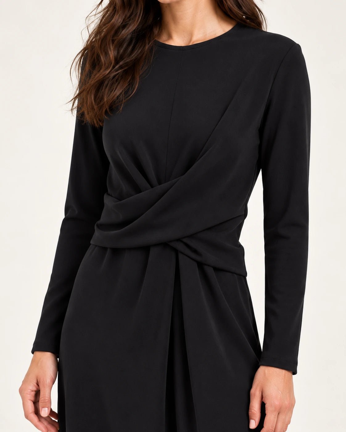 Abito lungo intrecciato nero, dettaglio dell'intreccio - MADAME VENICE - FW25 - ANGELA - JERSEY TECNICO #Colore_Black