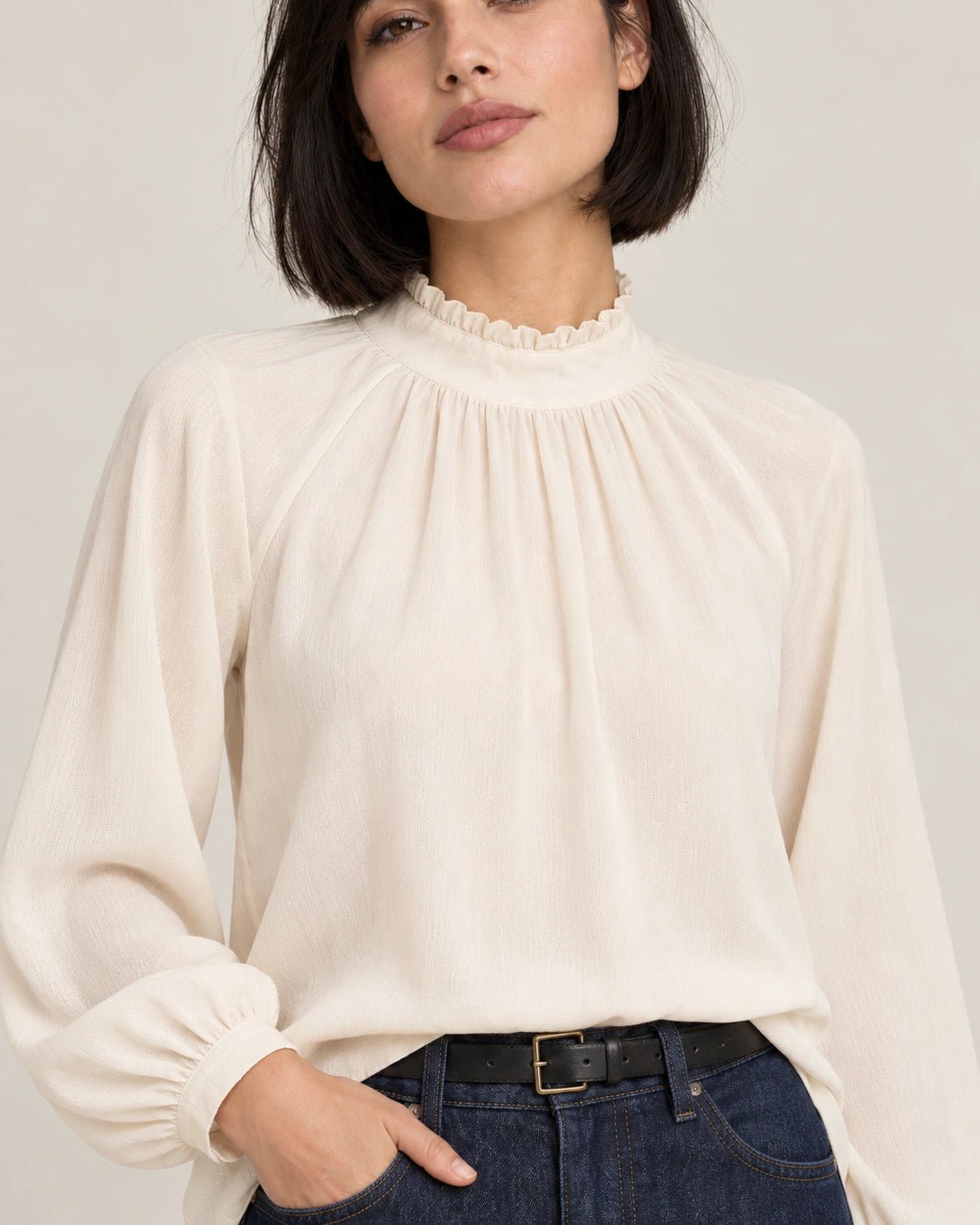 Camicia arriccio naturale, dettaglio del capo - MADAME VENICE - FW26 - CLEOPATRA - CREPE COTONE #Colore_Naturale