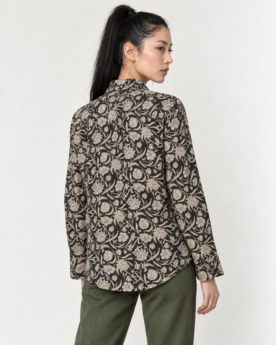 Camicia con fiocco nero, vista posteriore - MADAME VENICE - FW26 - CELESTINA - PORTOGALLO FIORI #Colore_Nero