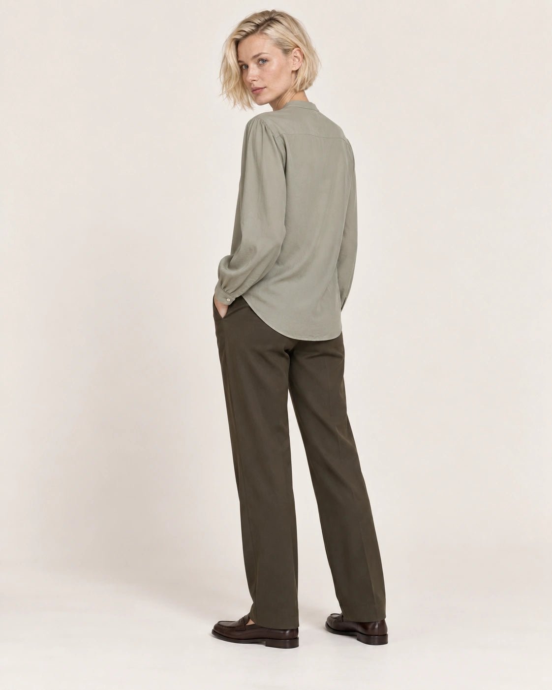 Camicia coreana verde, vista posteriore - MADAME VENICE - FW26 - COREA - COTONE SETA #Colore_Verde