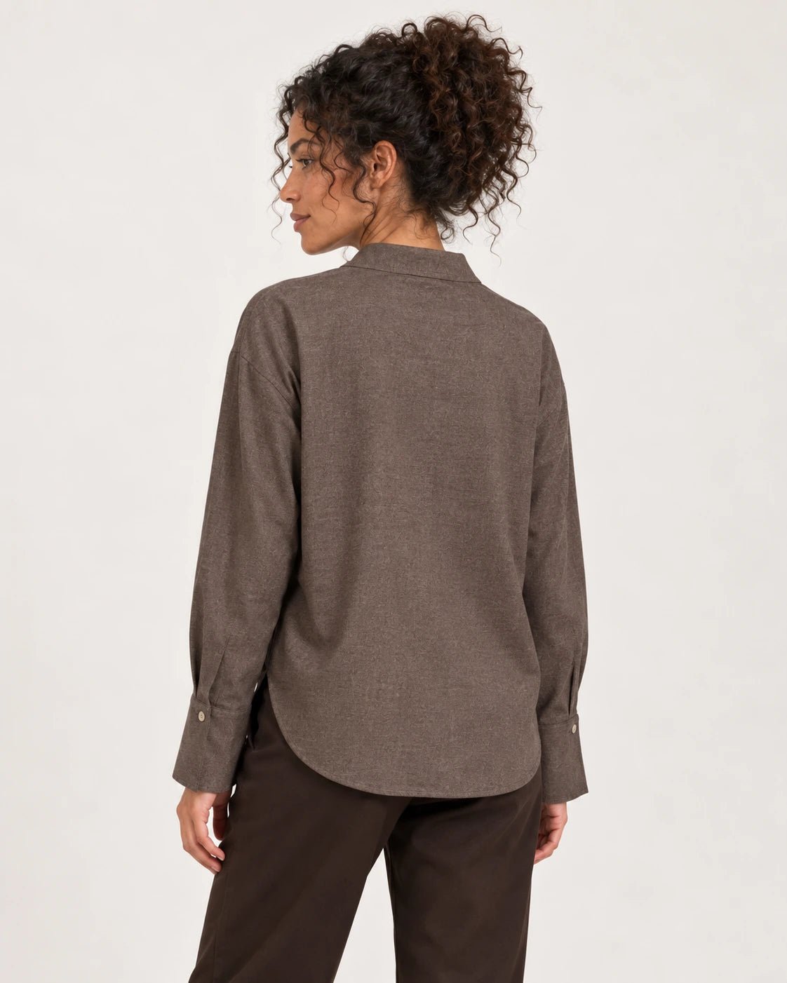 Camicia fiocco marrone, vista posteriore - MADAME VENICE - FW25 - CELIA - TWILL MELANGE #Colore_Brown