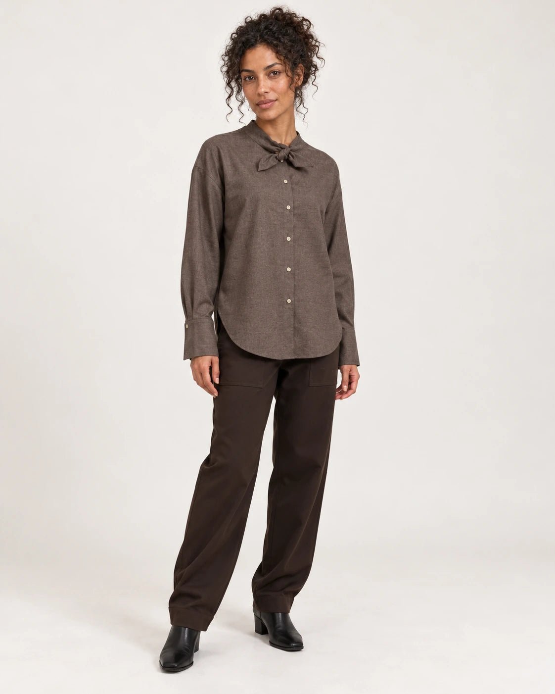 Camicia fiocco marrone, vista frontale - MADAME VENICE - FW25 - CELIA - TWILL MELANGE #Colore_Brown
