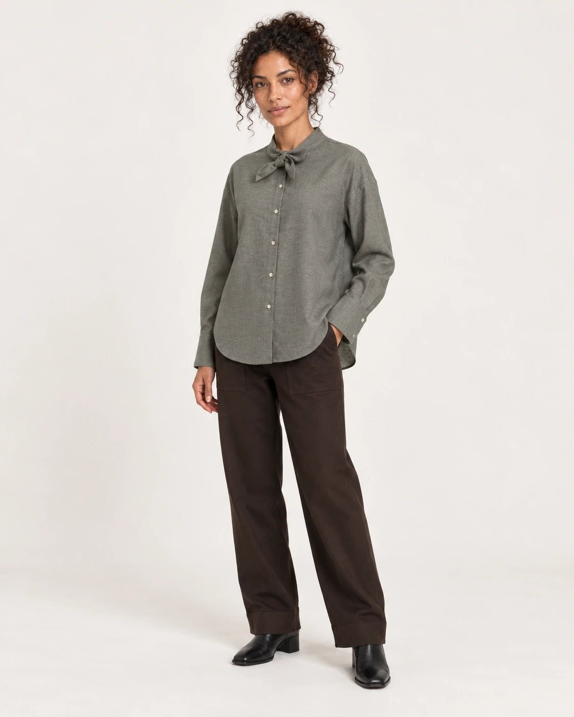 Camicia fiocco verde oliva, vista frontale - MADAME VENICE - FW25 - CELIA - TWILL MELANGE #Colore_Olive