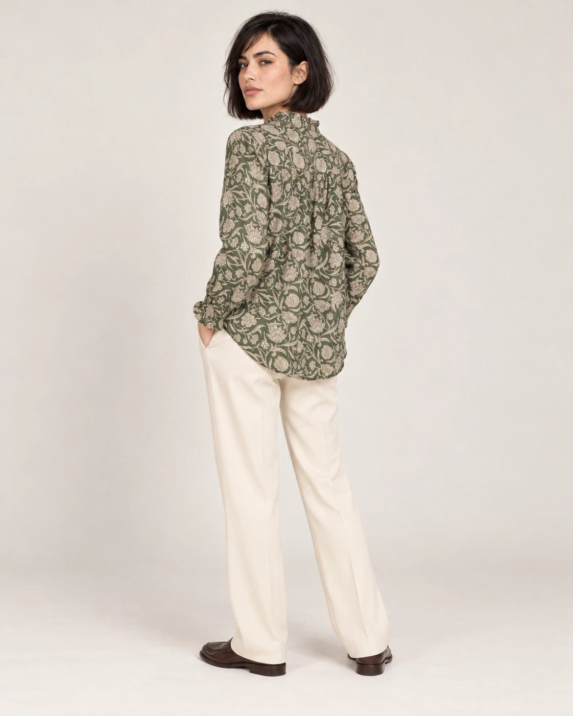 Camicia frou frou verde, vista posteriore - MADAME VENICE - FW26 - CORINNA - PORTOGALLO FIORI #Colore_Verde