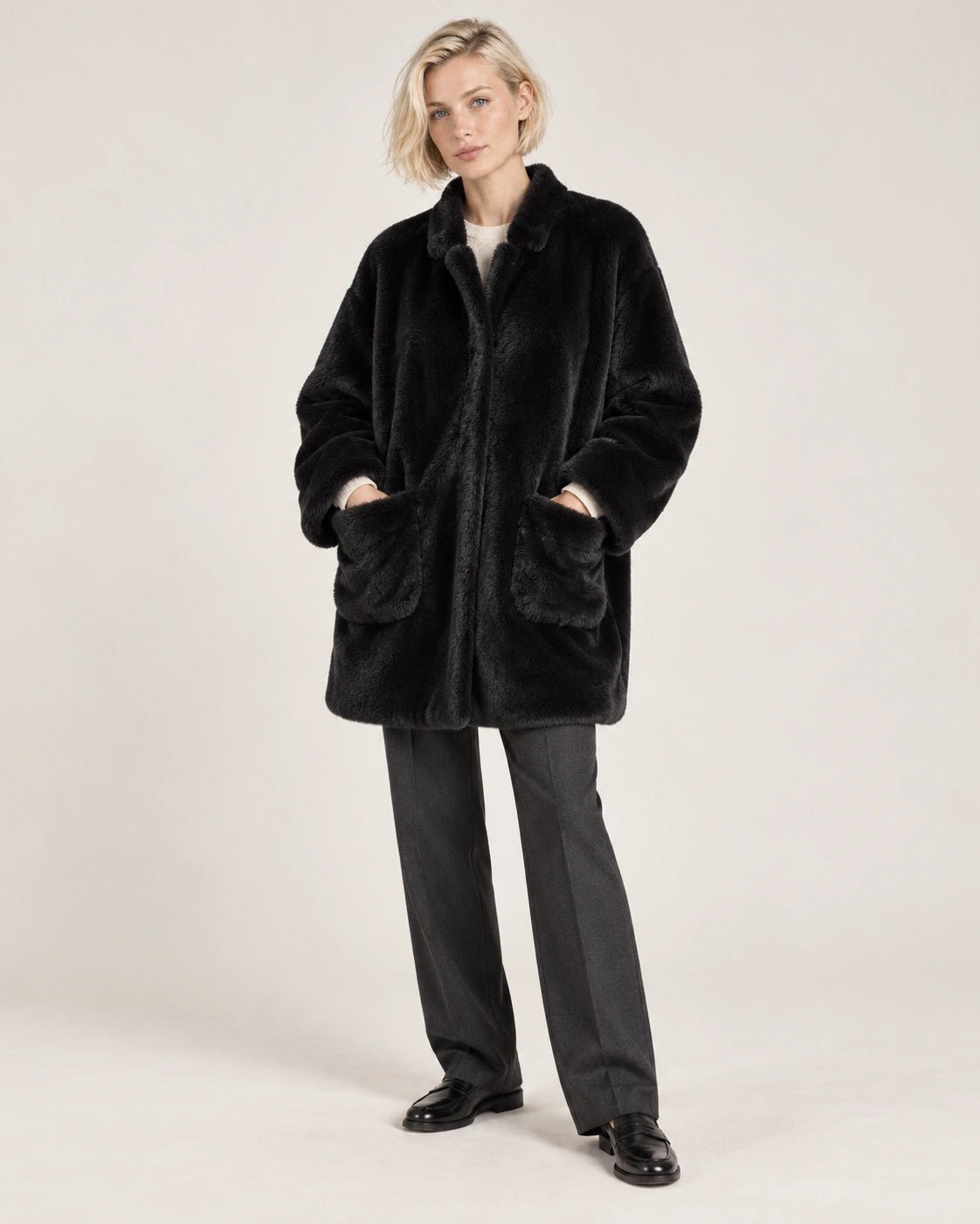 Cappotto nero, vista frontale - MADAME VENICE - FW26 - GIUDITTA - FUR #Colore_Nero