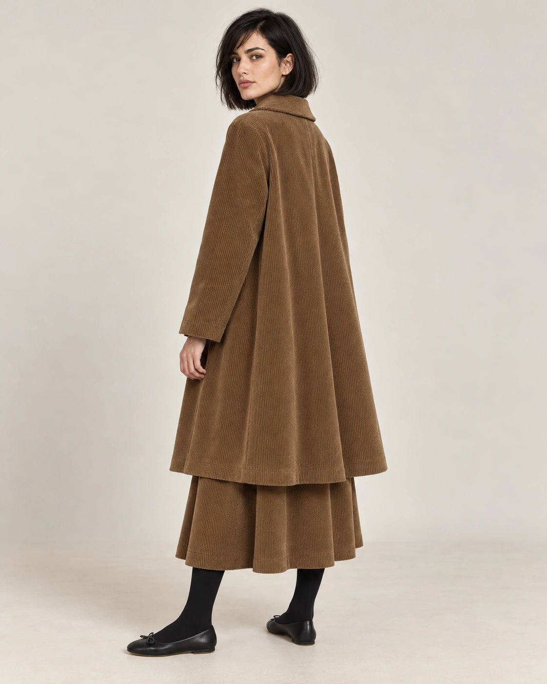 Cappotto faldone tabacco, vista posteriore - MADAME VENICE - FW26 - GIOVANNA - VELVET SWEET #Colore_Tabacco