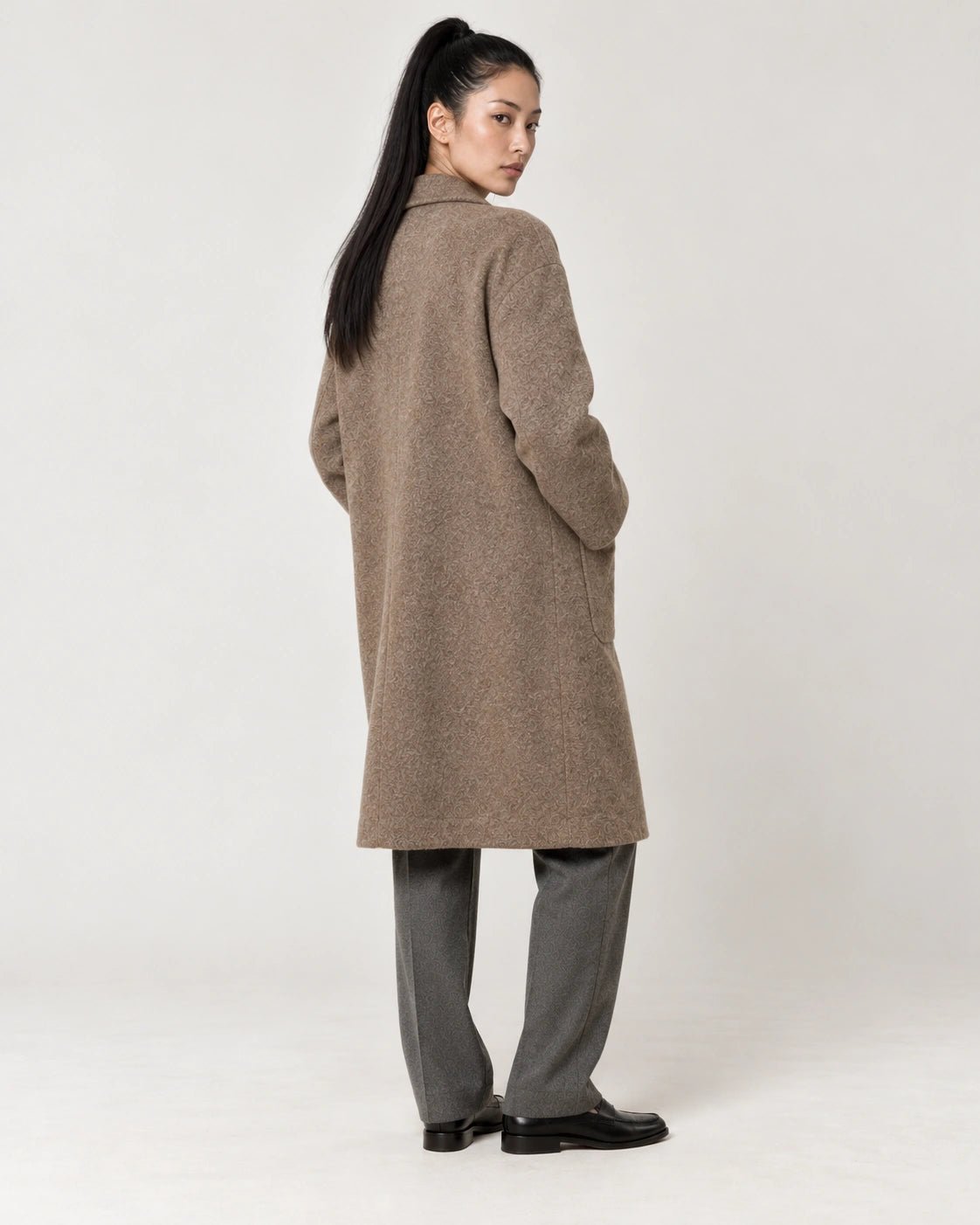 Cappotto foderato avana, vista posteriore - MADAME VENICE - FW26 - GEMMA - LANA VERGINE #Colore_Avana