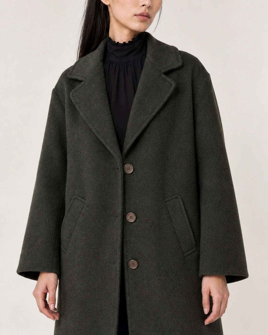 Cappotto sfoderato verde, dettaglio del capo - MADAME VENICE - FW26 - GRUVY - LUXURY #Colore_Verde