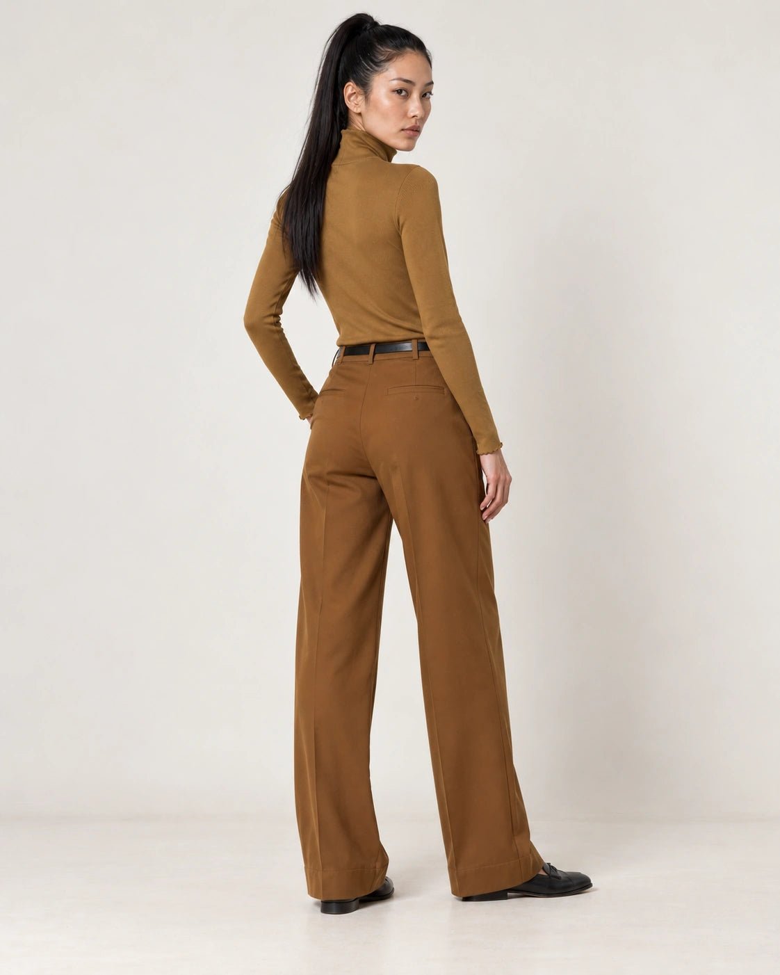 Dolcevita senape, vista posteriore - MADAME VENICE - FW26 - MARTA - COSTINA #Colore_Senape