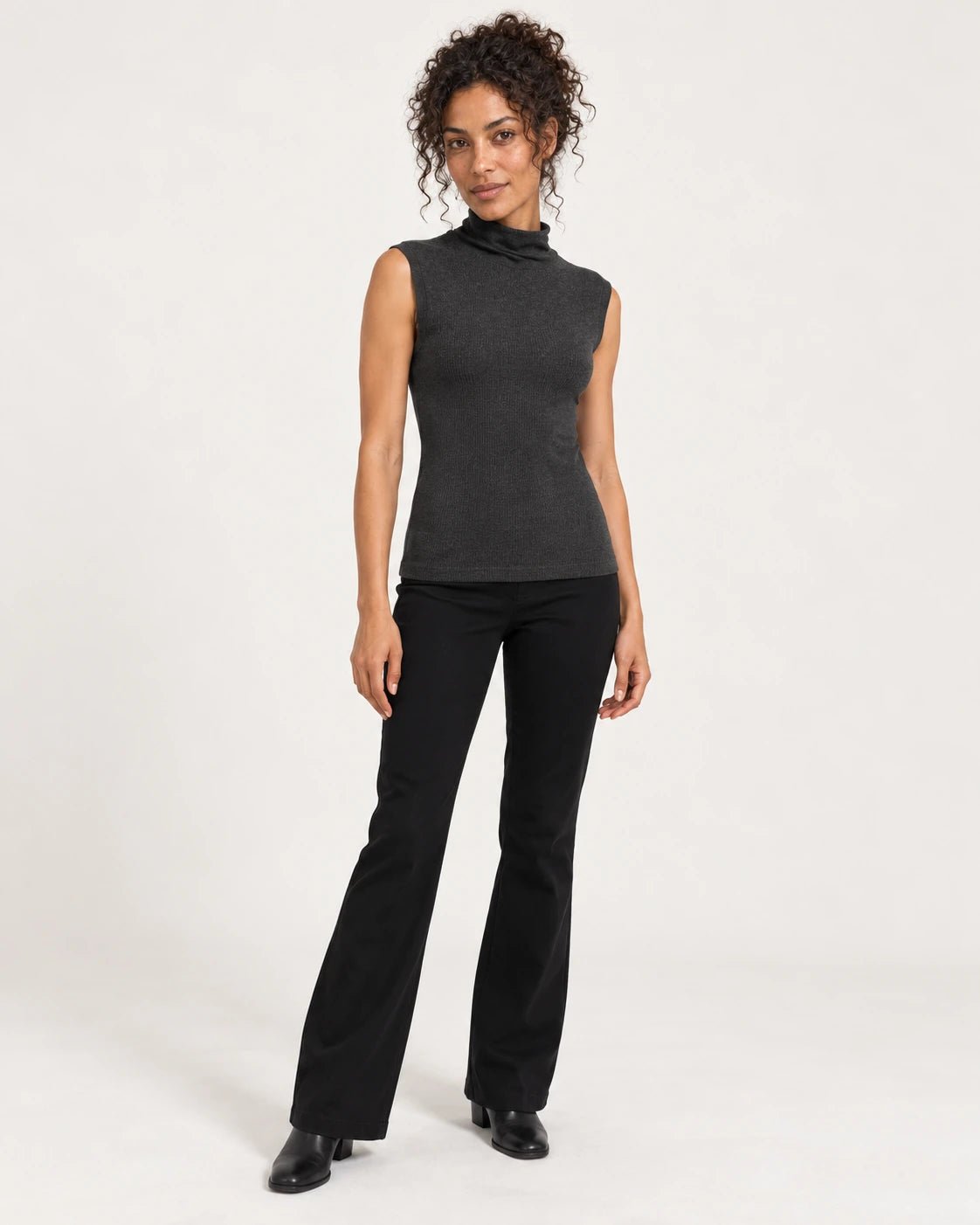 Dolcevita smanicato antracite, vista frontale - MADAME VENICE - FW25 - VITA - COSTINA #Colore_Anthracite