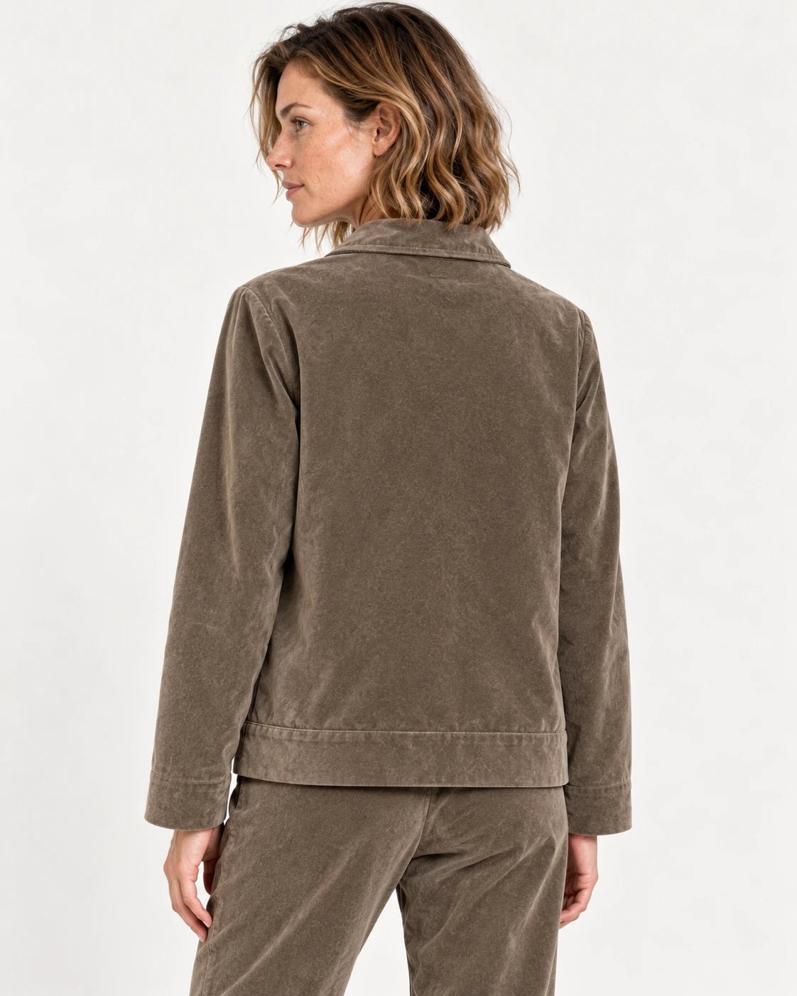 Giacchina sfoderata sabbia, vista posteriore - MADAME VENICE - FW25 - GIANNA - VELVET 2000 #Colore_Sand