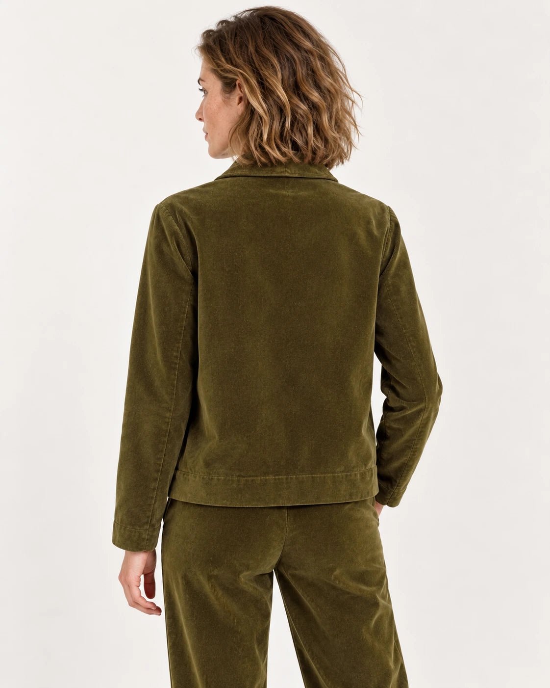 Giacchina sfoderata verde oliva, vista posteriore - MADAME VENICE - FW25 - GIANNA - VELVET 2000 #Colore_Olive