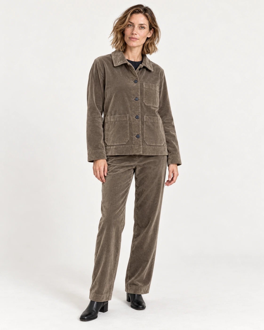 Giacchina sfoderata sabbia, vista frontale - MADAME VENICE - FW25 - GIANNA - VELVET 2000 #Colore_Sand