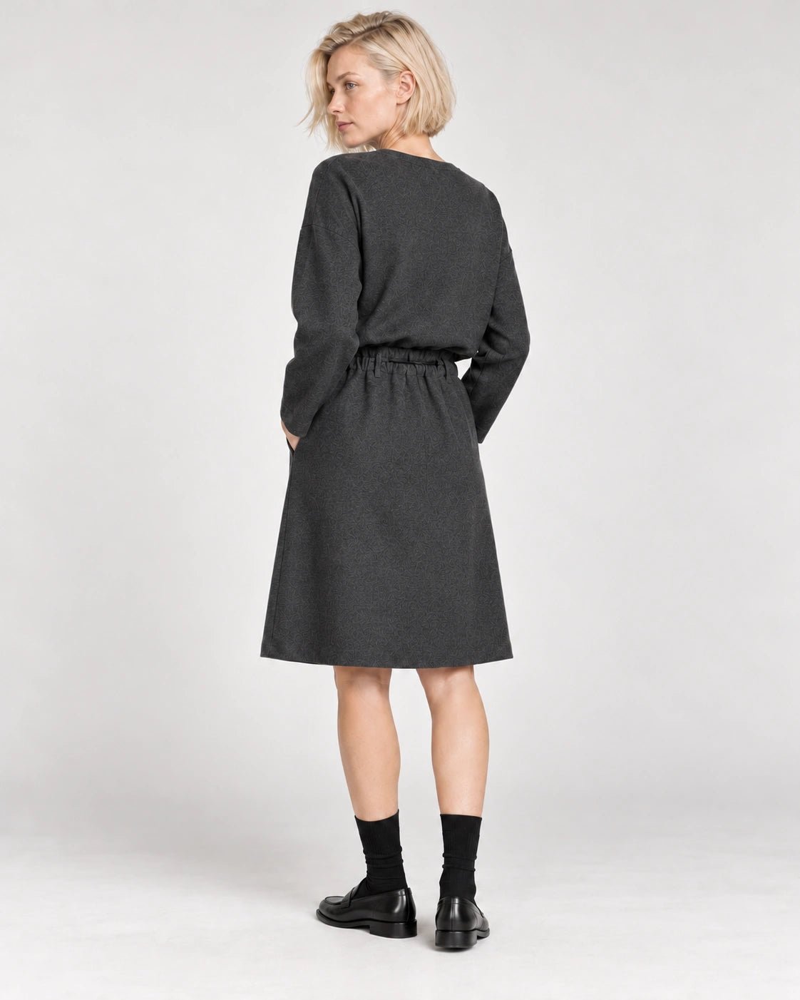 Gonna grigio scuro, vista posteriore - MADAME VENICE - FW26 - NINA - LANA JESI #Colore_Grigio Scuro