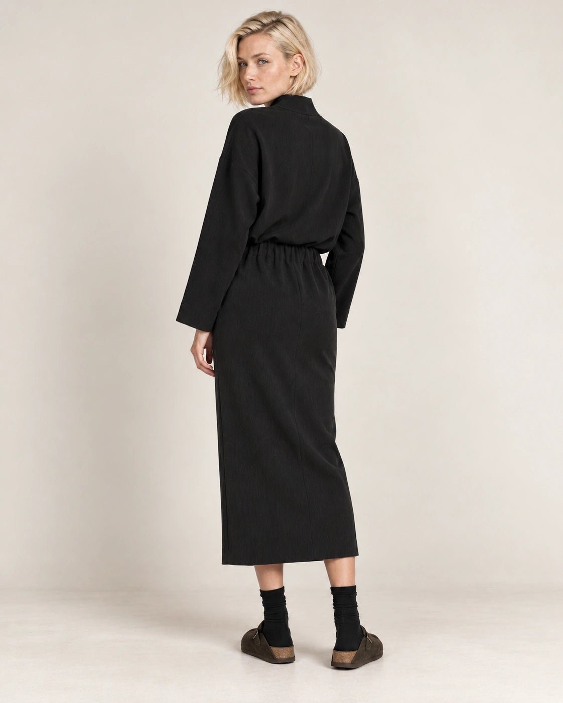 Gonna matita nero, vista posteriore - MADAME VENICE - FW26 - NAOMI - CREPE TECNICO #Colore_Nero
