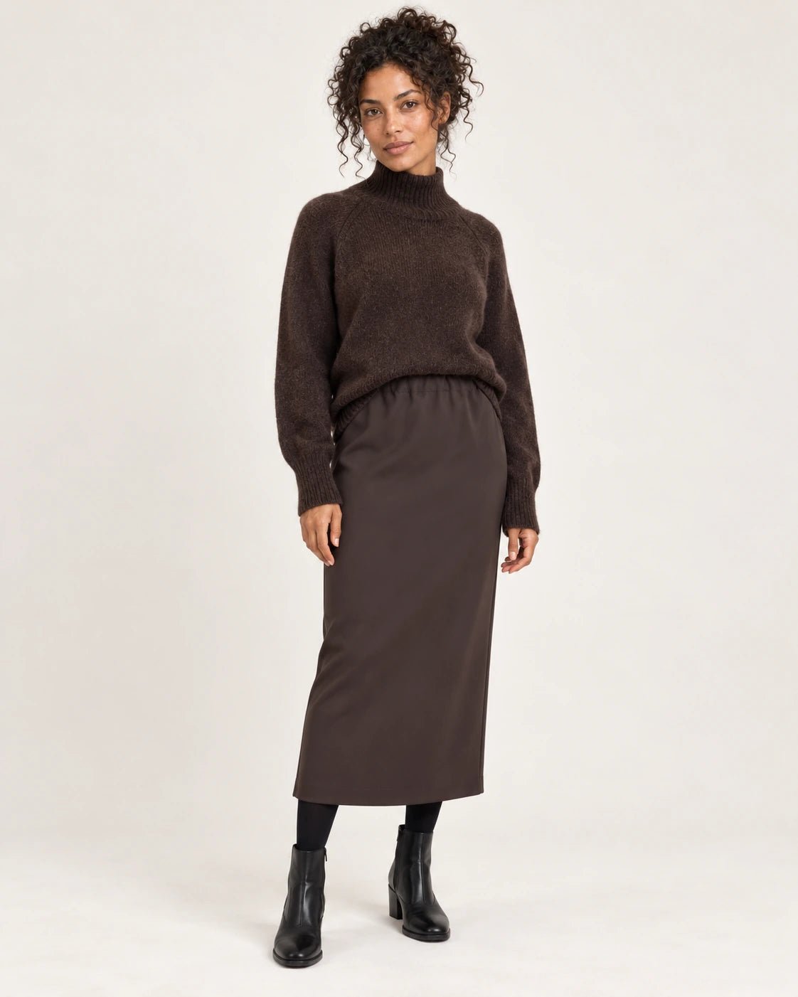 Gonna tubo marrone, vista frontale - MADAME VENICE - FW25 - NAOMI - CREPE TECNICO #Colore_Brown