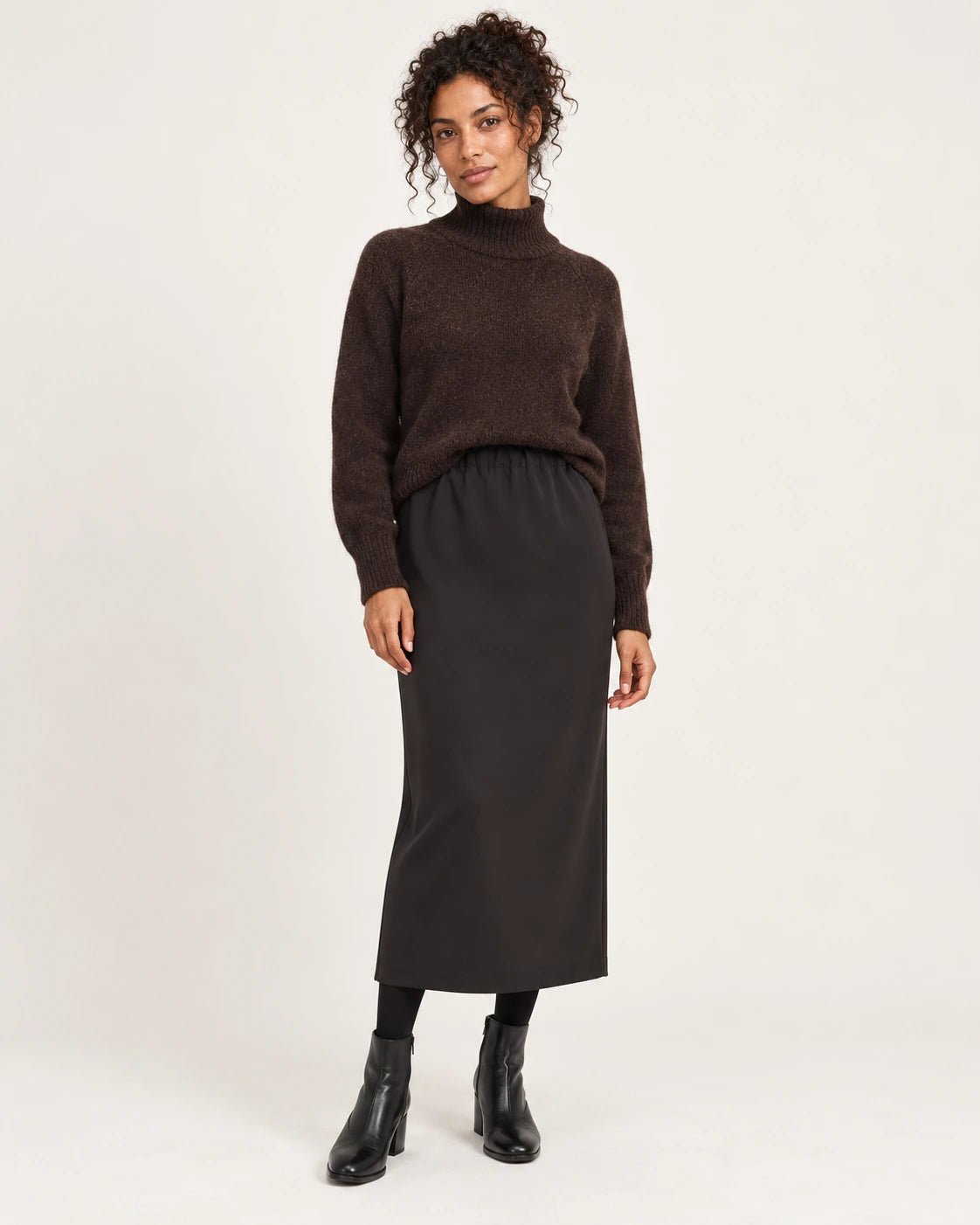 Gonna tubo nero, vista frontale - MADAME VENICE - FW25 - NAOMI - CREPE TECNICO #Colore_Black