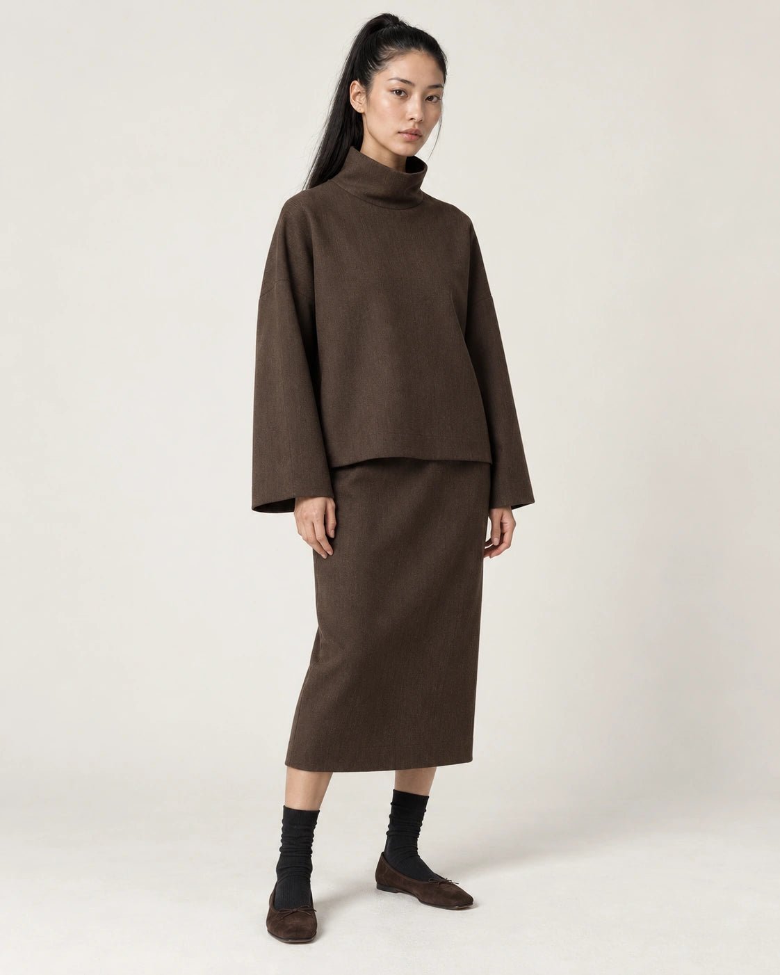 Maglia collo alto tabacco, vista frontale - MADAME VENICE - FW26 - MYREA - CREPE TECNICO #Colore_Tabacco
