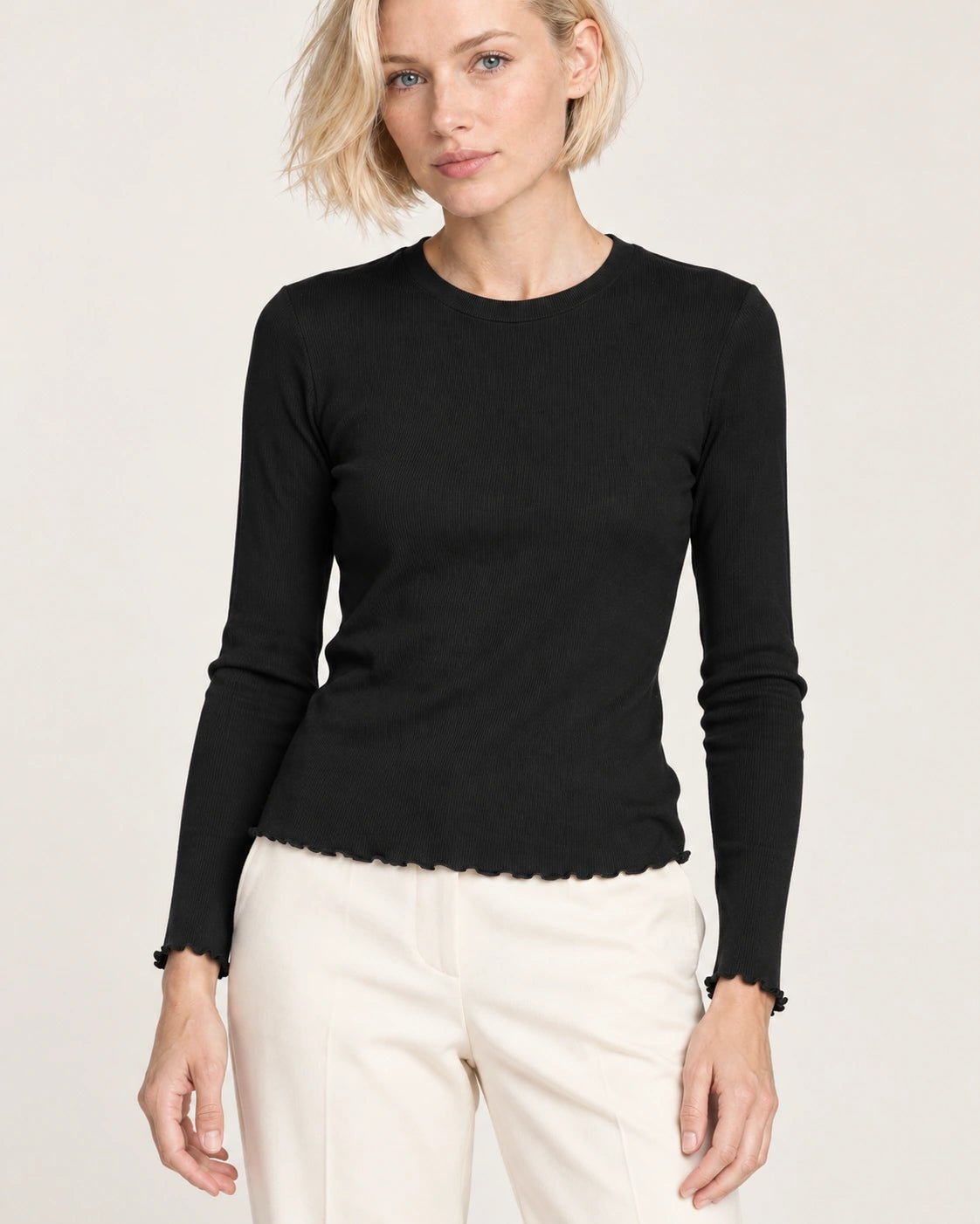 Maglia girocollo nero, dettaglio del capo - MADAME VENICE - FW26 - MAURA - COSTINA #Colore_Nero