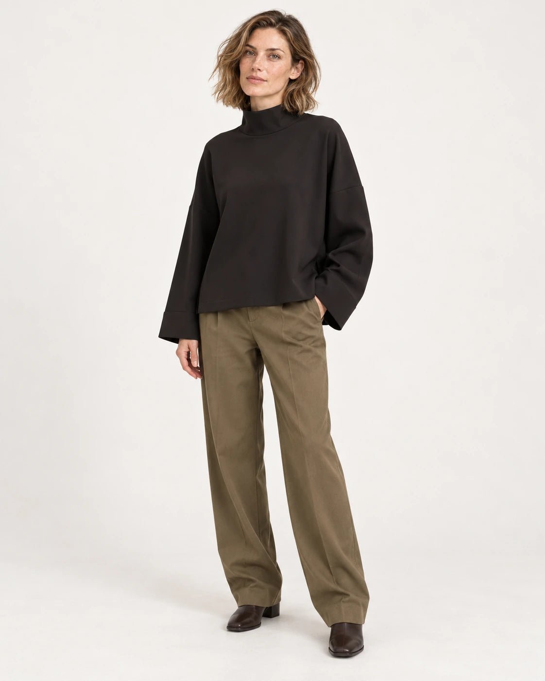 Maglia over collo alto nero, vista frontale - MADAME VENICE - FW25 - MYREA - CREPE TECNICO #Colore_Black
