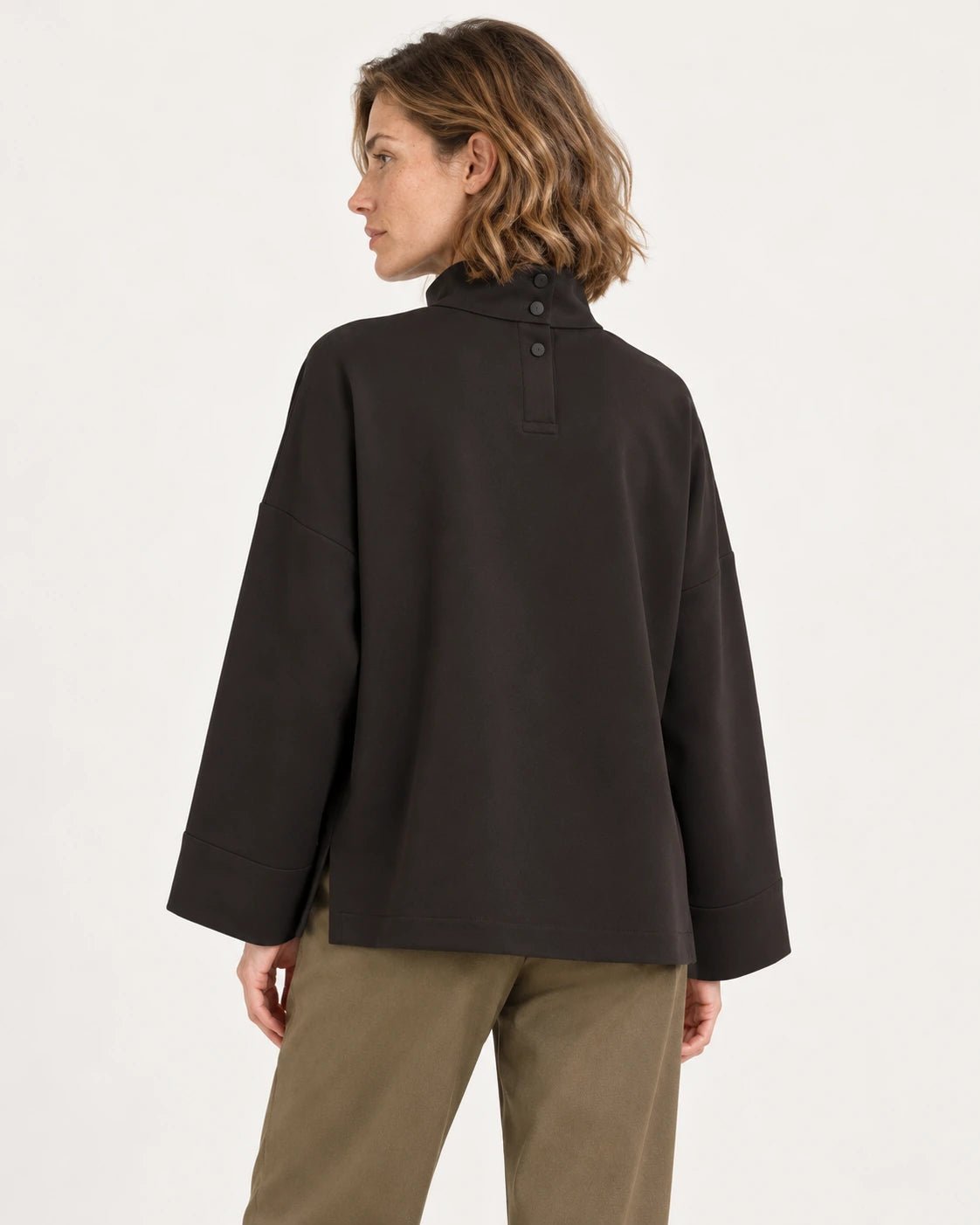 Maglia over collo alto nero, vista posteriore - MADAME VENICE - FW25 - MYREA - CREPE TECNICO #Colore_Black