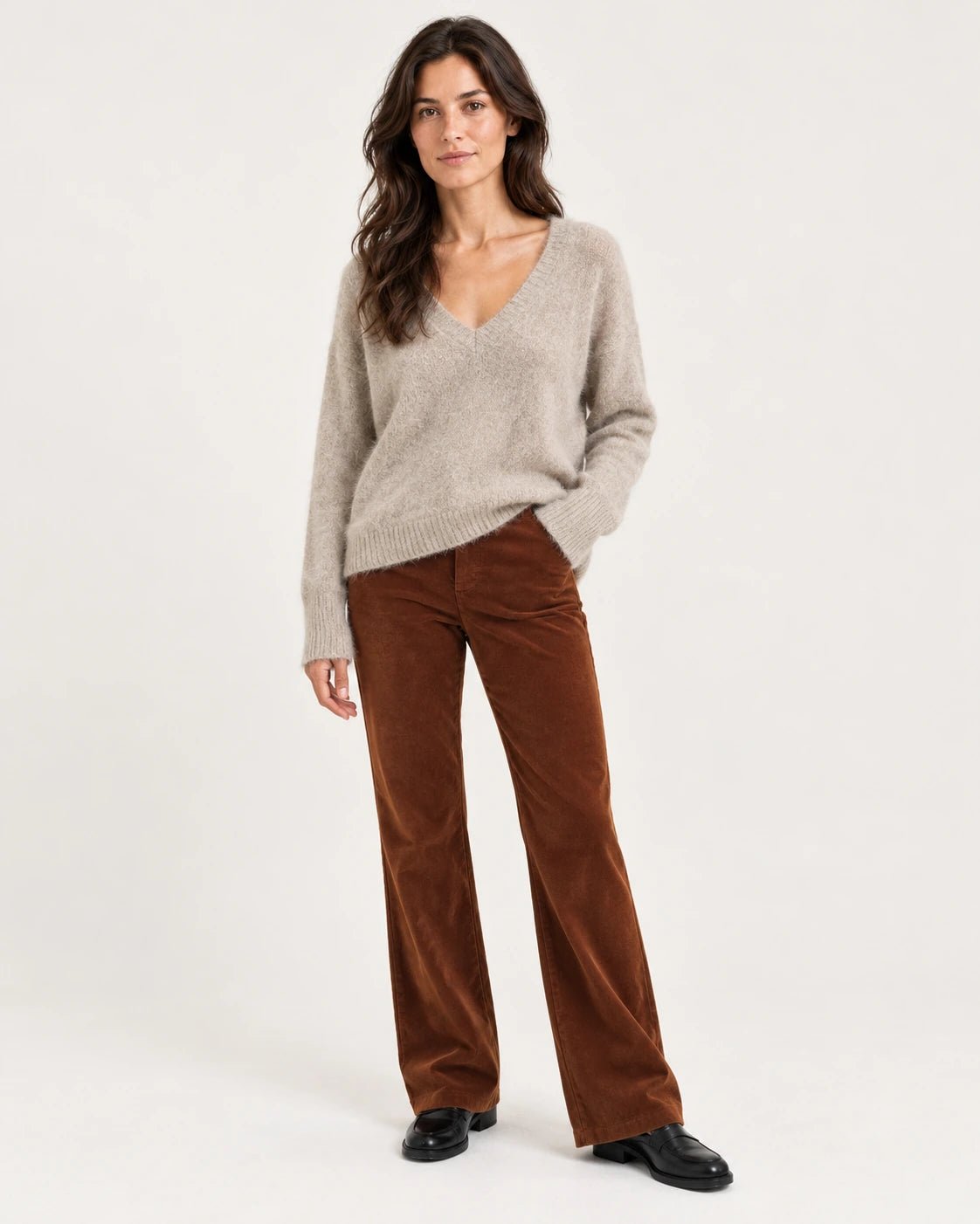 Maglia scollo v naturale, vista frontale - MADAME VENICE - FW25 - SELLY - SUMATRA #Colore_Natural