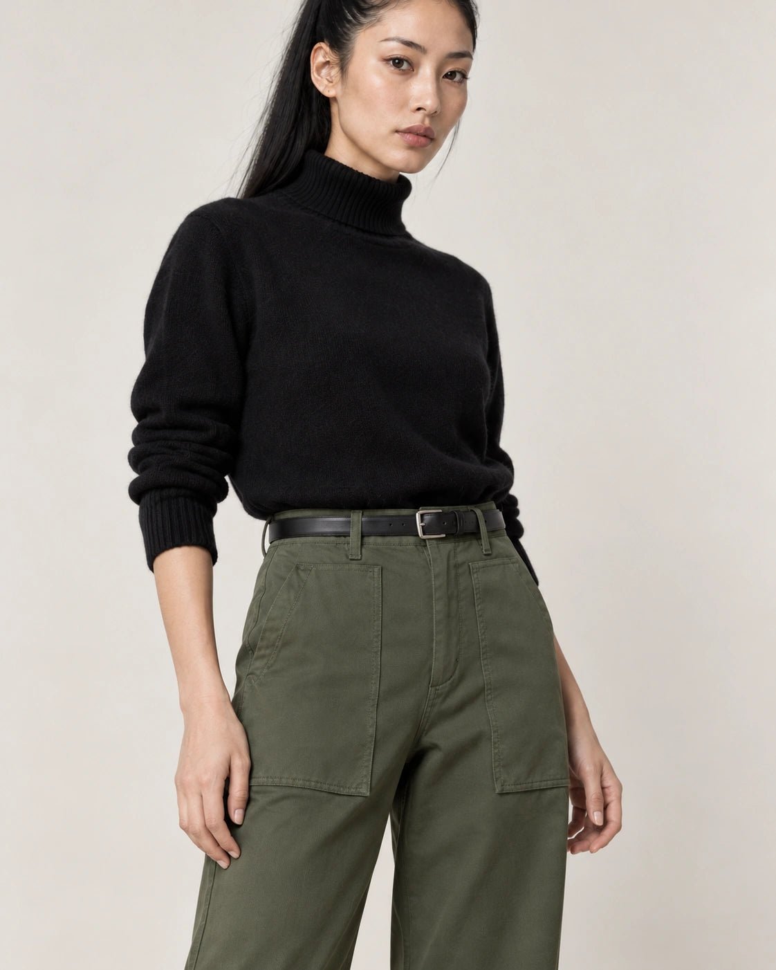 Panatlone fatigue verde, dettaglio del capo - MADAME VENICE - FW26 - PATTY - GABARDINA #Colore_Verde