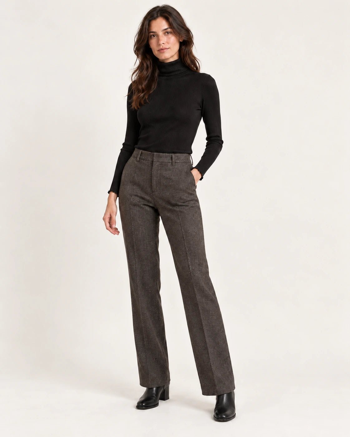 Pantalone a zampa marrone, vista frontale - MADAME VENICE - FW25 - PRINCE - SPINATINO #Colore_Brown