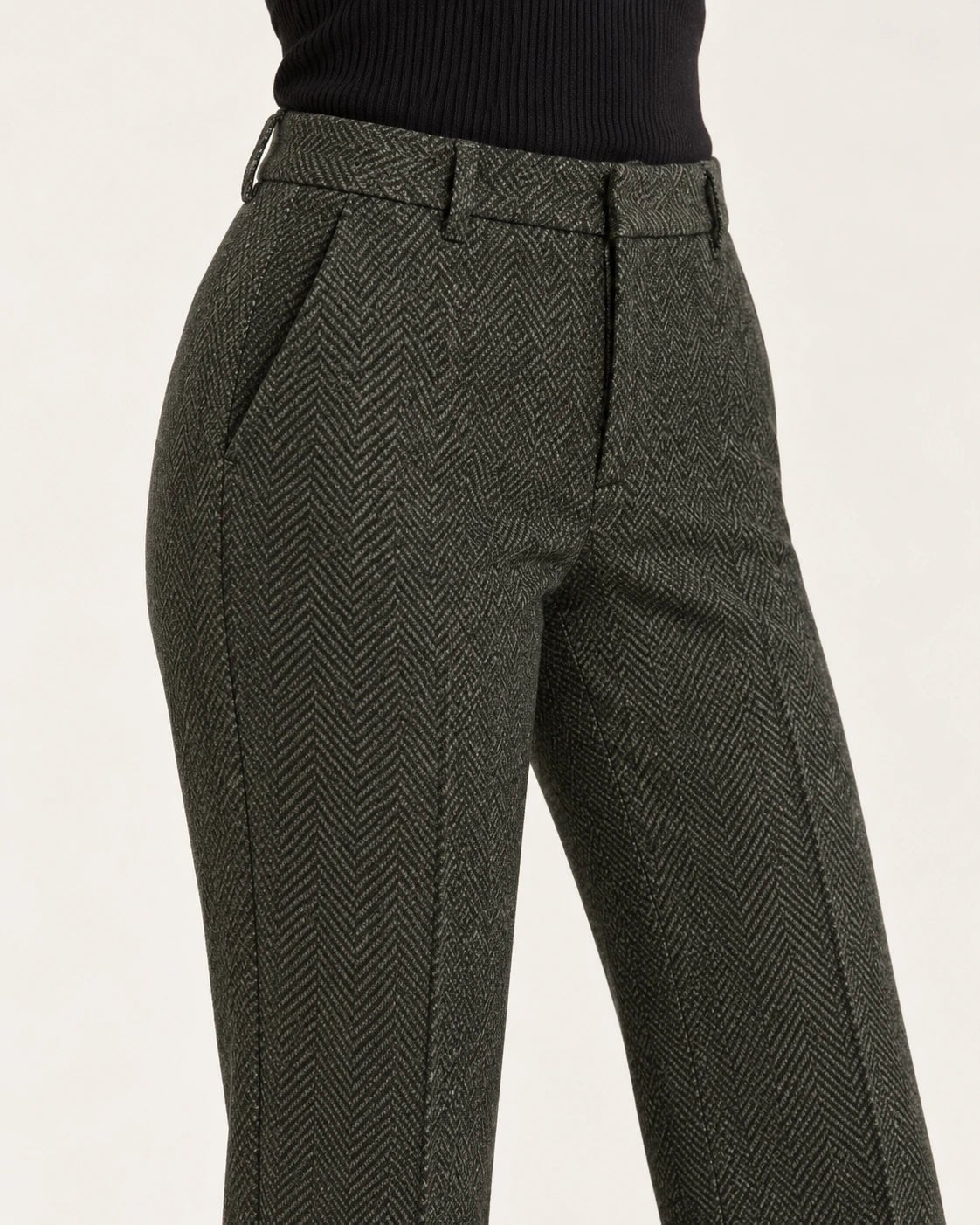 Pantalone a zampa verde, dettaglio della tasca e della spina - MADAME VENICE - FW25 - PRINCE - SPINATINO #Colore_Green