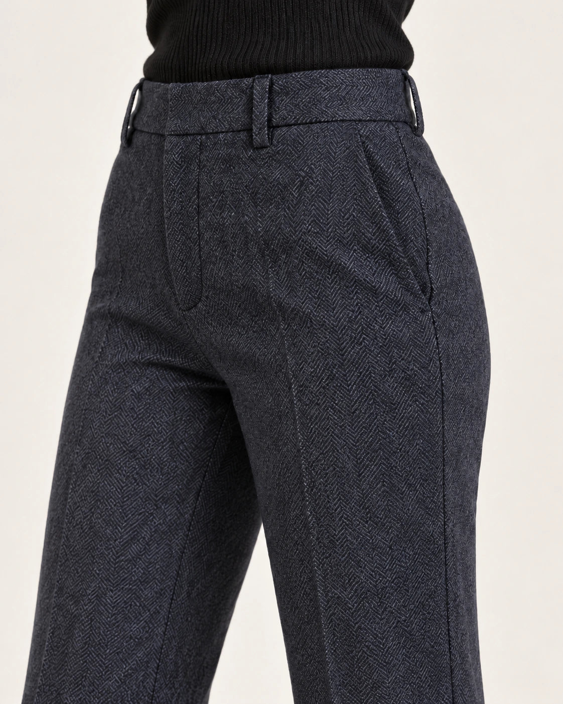Pantalone a zampa blu, dettaglio della tasca e della spina - MADAME VENICE - FW25 - PRINCE - SPINATINO #Colore_Blue