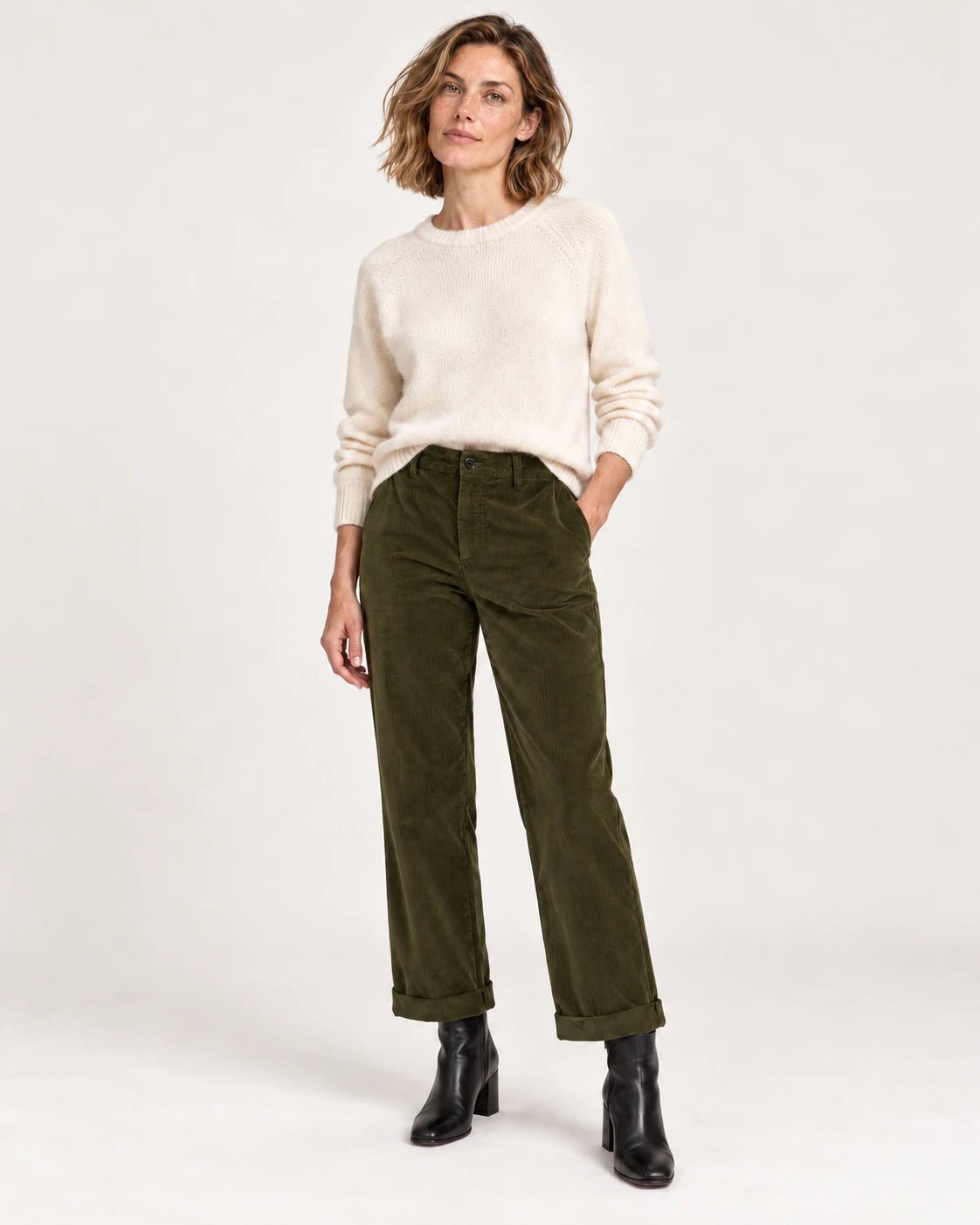 Pantalone con risvolto verde oliva, vista frontale - MADAME VENICE - FW25 - PALMIRA - VELVET 2000 #Colore_Olive
