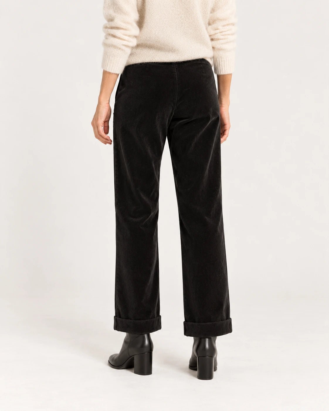 Pantalone con risvolto nero, vista posteriore - MADAME VENICE - FW25 - PALMIRA - VELVET 2000 #Colore_Black