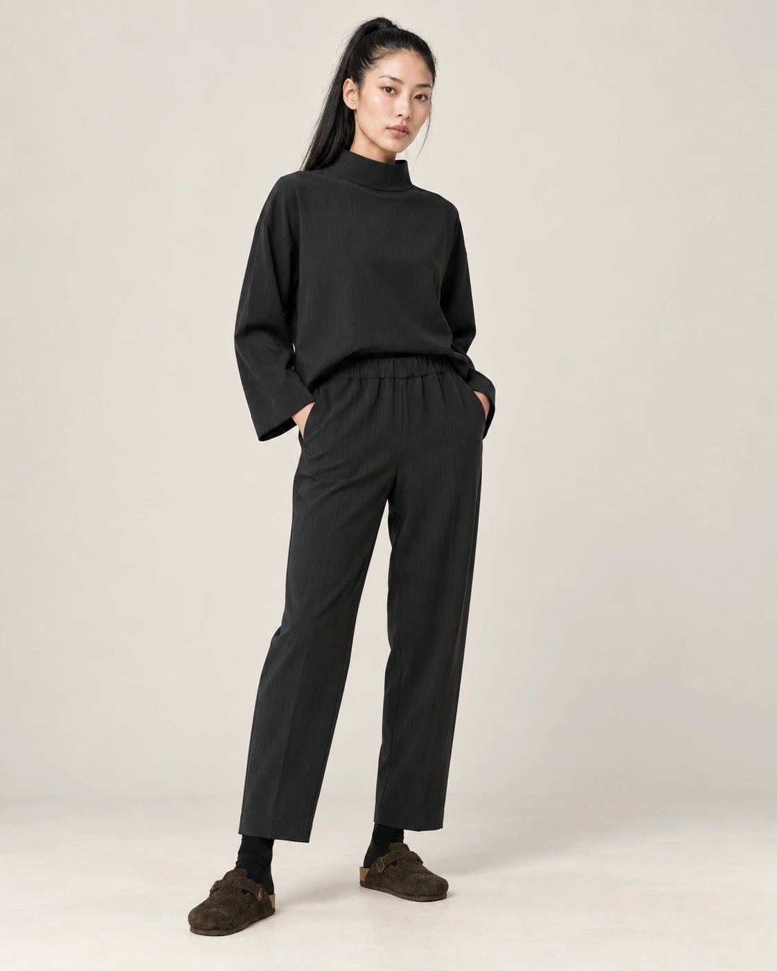 Pantalone dritto nero, vista frontale - MADAME VENICE - FW26 - PIPA - CREPE TECNICO #Colore_Nero