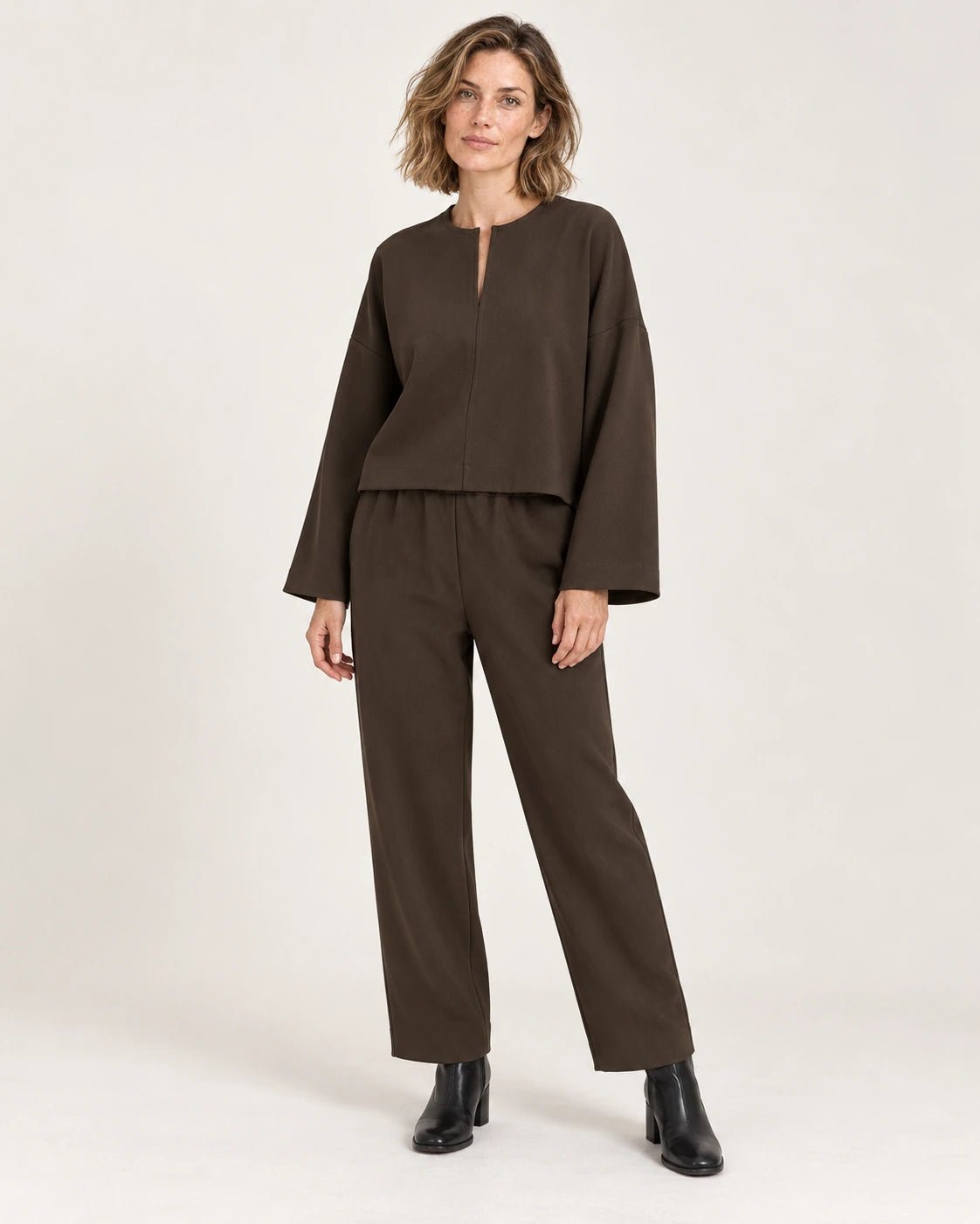 Pantalone elastico marrone, vista frontale - MADAME VENICE - FW25 - PIPA - CREPE TECNICO #Colore_Brown