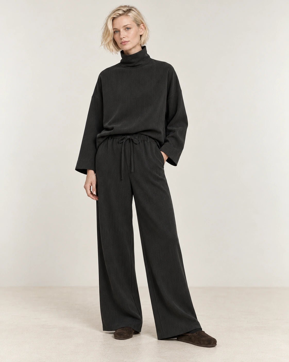Pantalone elastico nero, vista frontale - MADAME VENICE - FW26 - PAMELA - CREPE TECNICO #Colore_Nero
