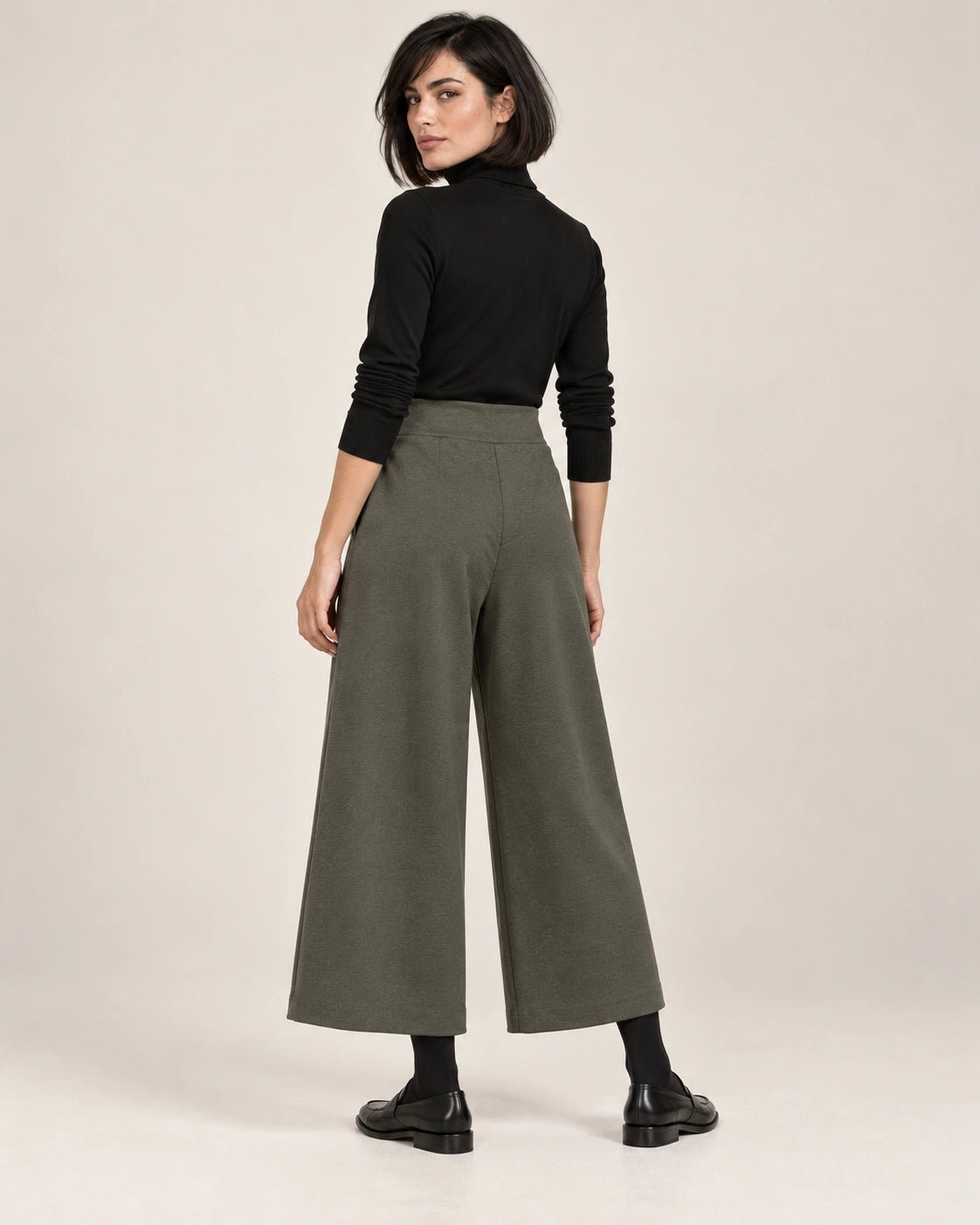 Pantalone palazzo verde, vista posteriore - MADAME VENICE - FW26 - PESARO - PUNTO MILANO #Colore_Verde