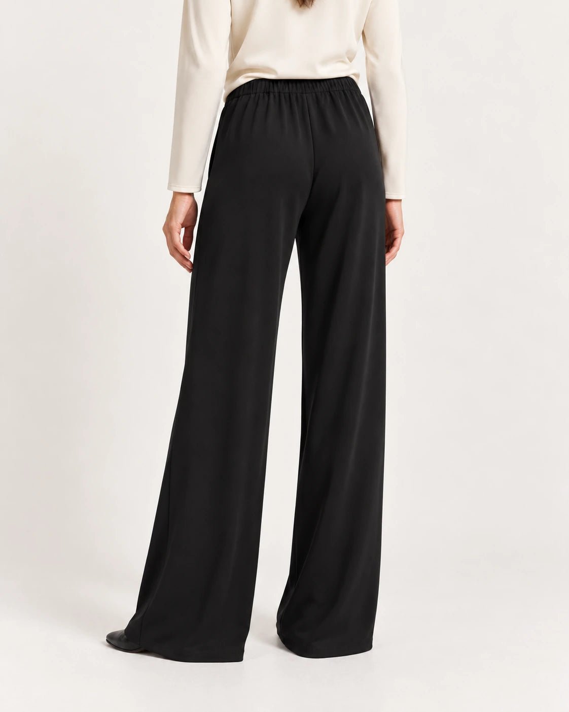Pantalone palazzo nero, vista posteriore - MADAME VENICE - FW25 - PEONIA - JERSEY TECNICO #Colore_Black