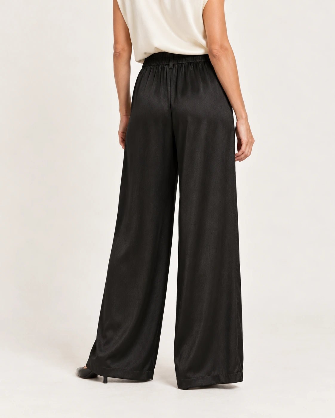 Pantalone palazzo nero, vista posteriore - MADAME VENICE - FW25 - PIERINA - RASO #Colore_Black