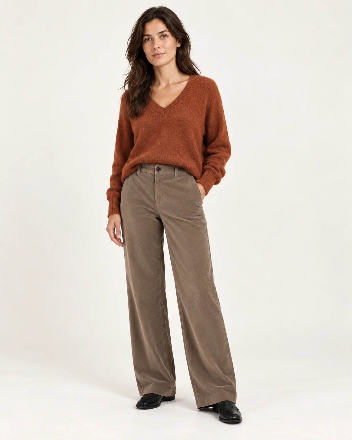 Pantalone palazzo sabbia, vista frontale - MADAME VENICE - FW25 - PIA - VELVET 2000 #Colore_Sand