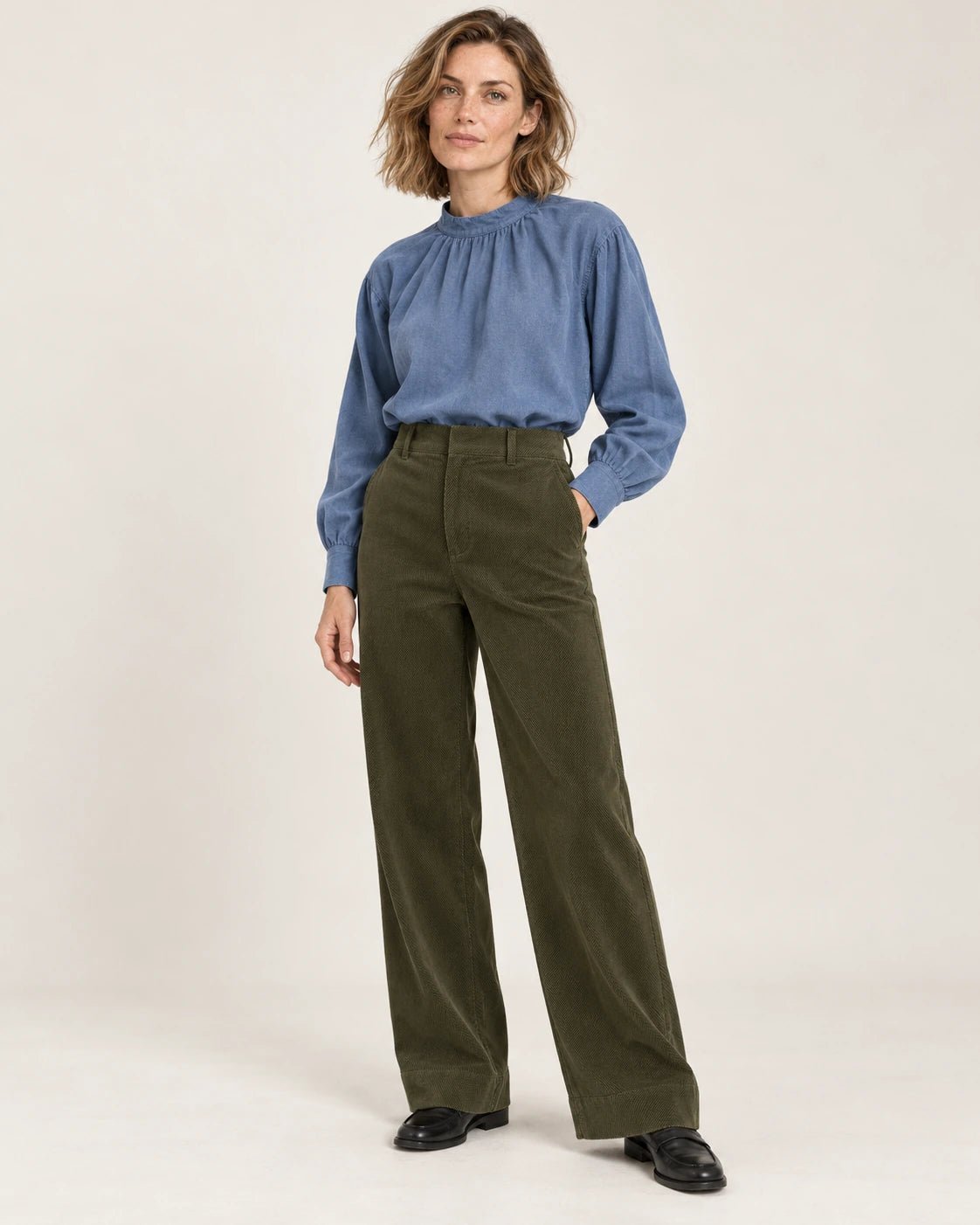 Pantalone palazzo verde oliva, vista frontale - MADAME VENICE - FW25 - PRISCILLA - CAPITALE #Colore_Olive