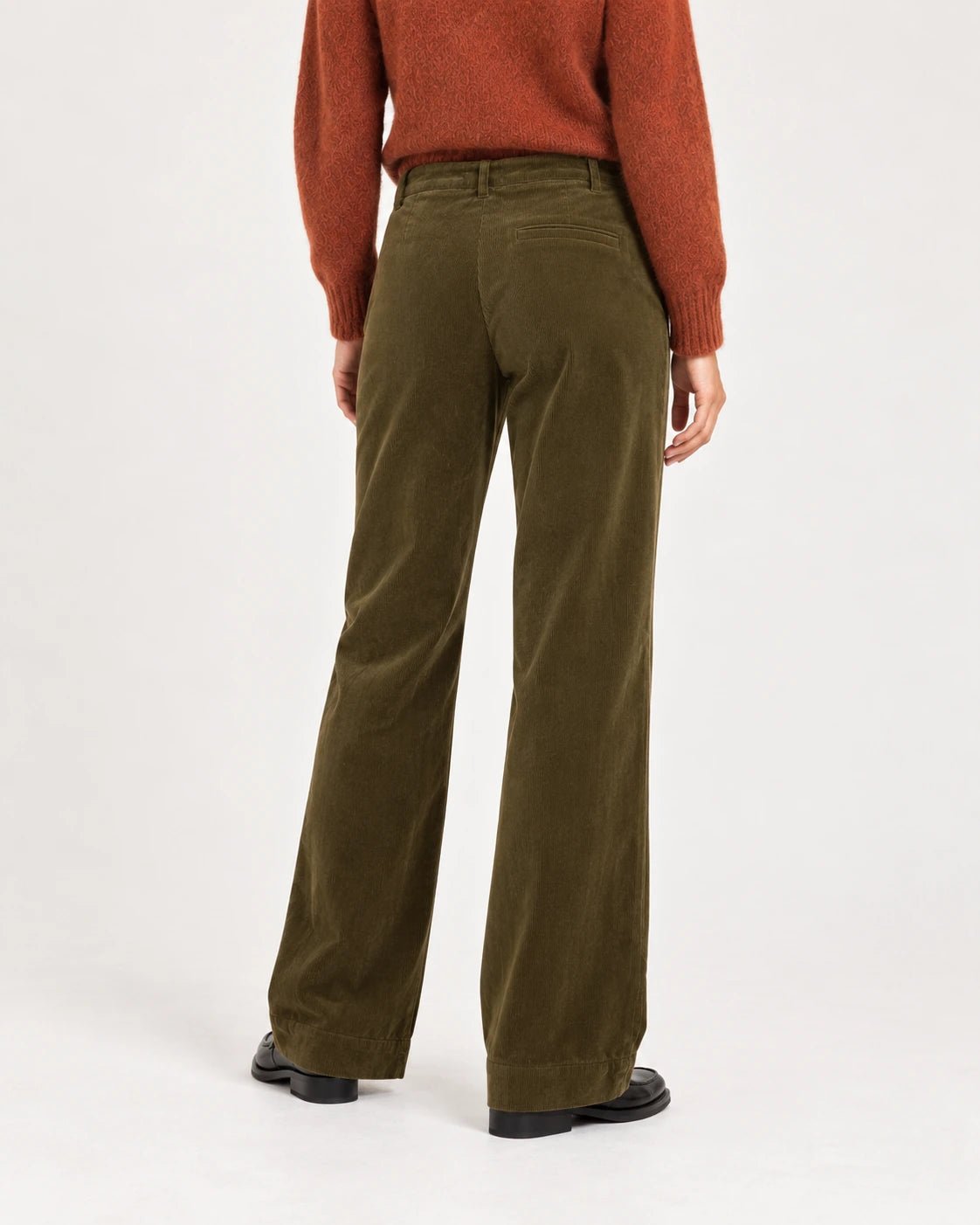 Pantalone palazzo verde oliva, vista posteriore - MADAME VENICE - FW25 - PIA - VELVET 2000 #Colore_Olive