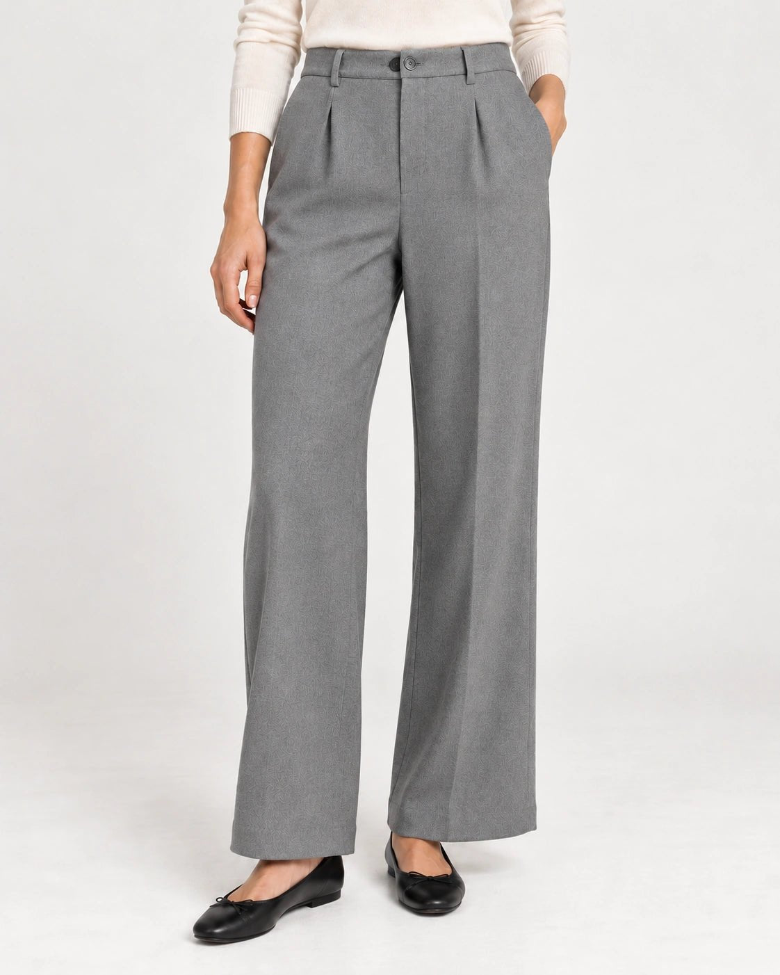 Pantalone pence grigio chiaro, dettaglio del capo - MADAME VENICE - FW26 - PRIMA - LANA JESI #Colore_Grigio Chiaro