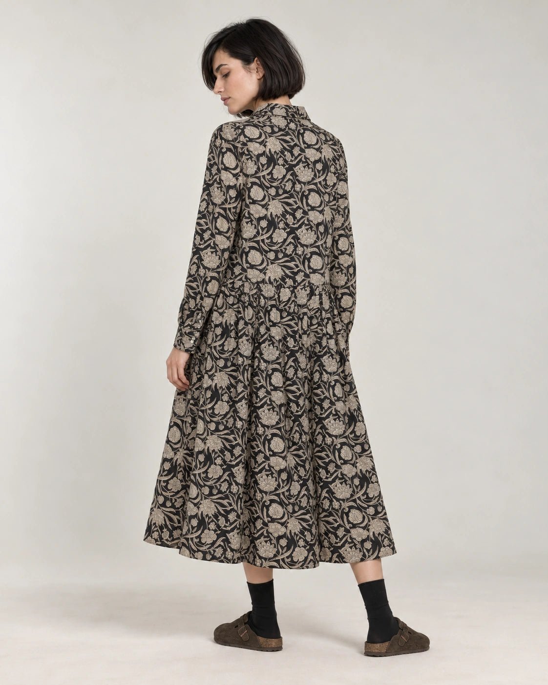 Abito camicia nero, vista posteriore - MADAME VENICE - FW26 - ANGELICA - PORTOGALLO FIORI #Colore_Nero