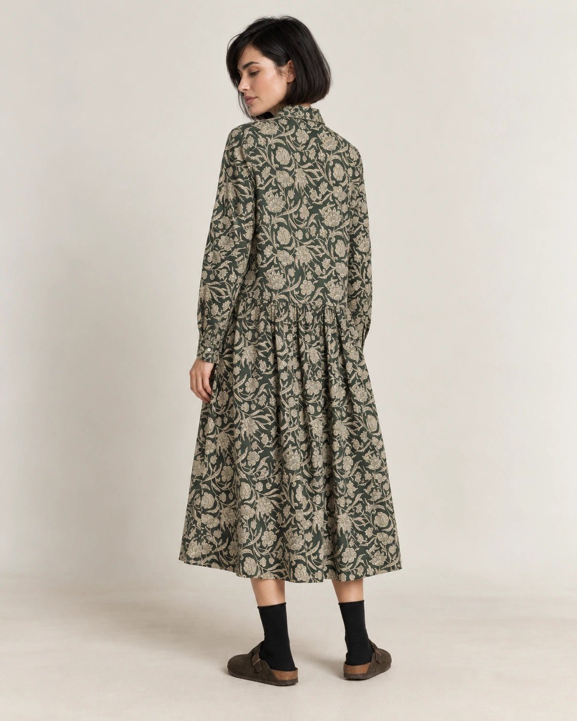 Abito camicia verde, vista posteriore - MADAME VENICE - FW26 - ANGELICA - PORTOGALLO FIORI #Colore_Verde