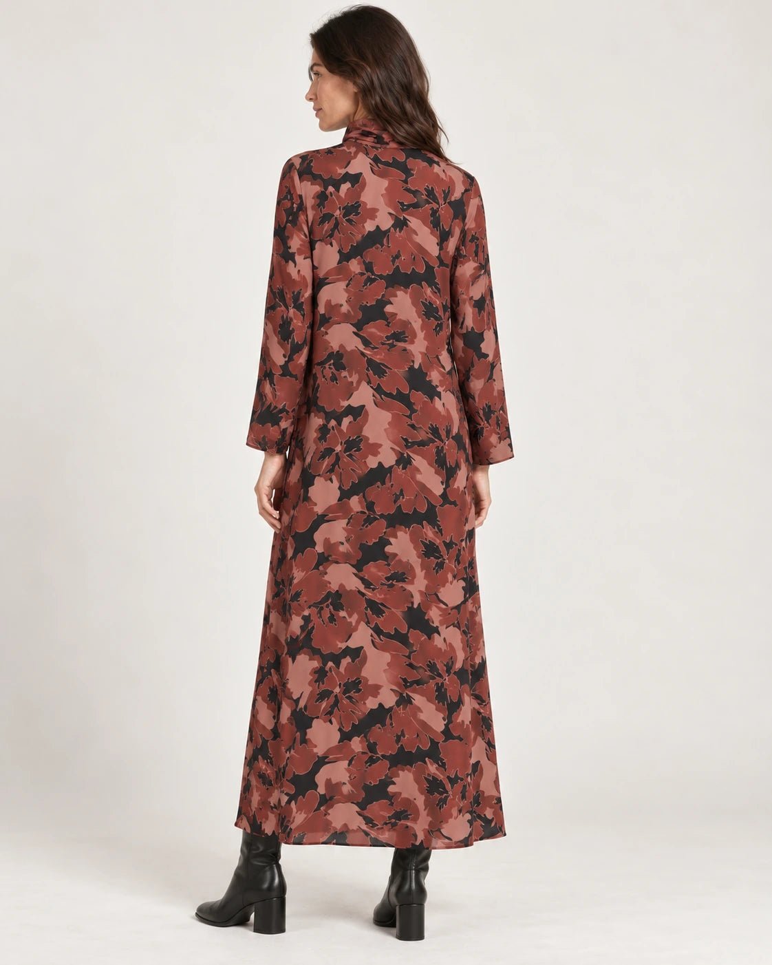 Abito a collo alto fantasia ruggine, vista posteriore - MADAME VENICE - FW25 - AGNESE - ECOVERO PRINT #Colore_Stain rust
