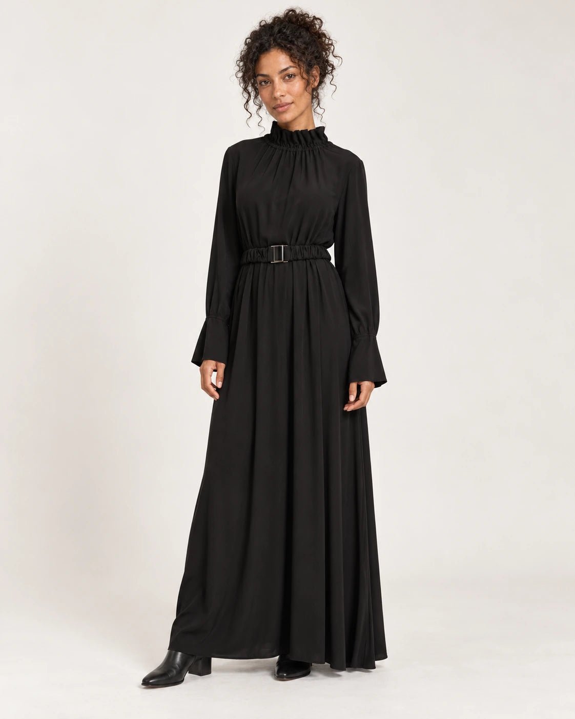 Abito con cintura nero, vista frontale - MADAME VENICE - FW25 - ALBA - ECOVERO #Colore_Black