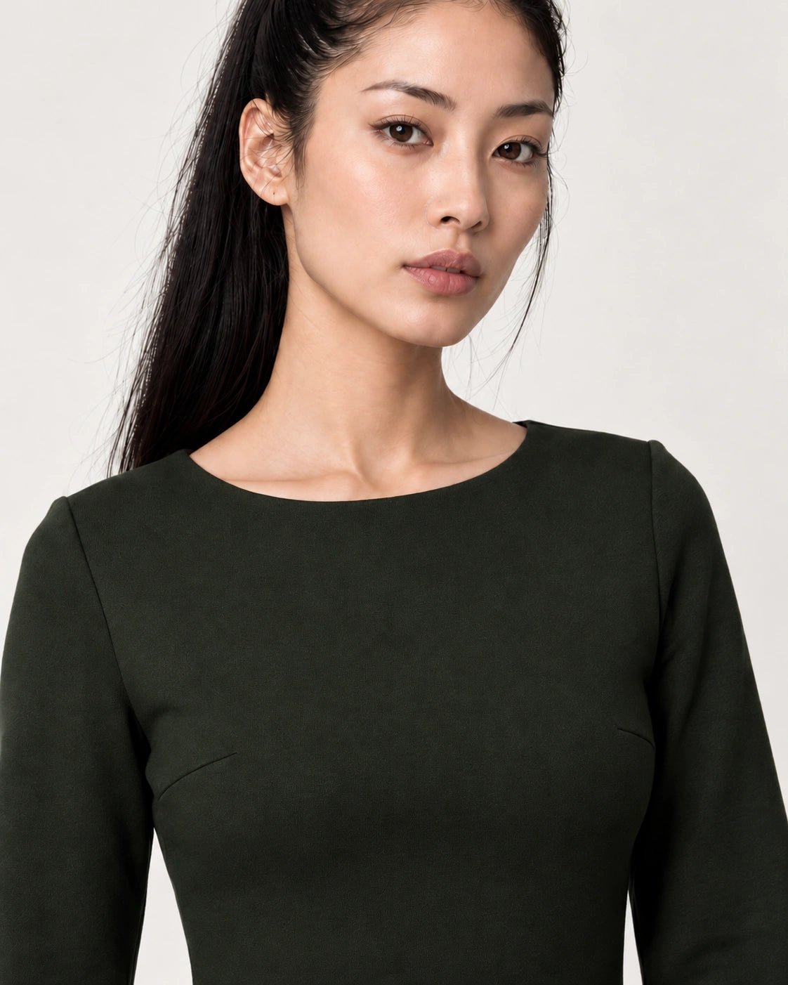 Abito lungo verde, dettaglio del capo - MADAME VENICE - FW26 - ANASTASIA - PUNTO MILANO #Colore_Verde