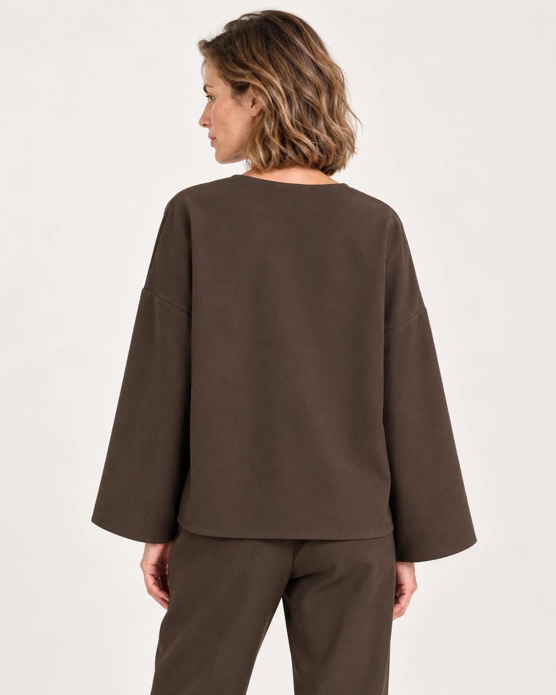 Caftano marrone, vista posteriore - MADAME VENICE - FW25 - CLOTILDE - CREPE TECNICO #Colore_Brown
