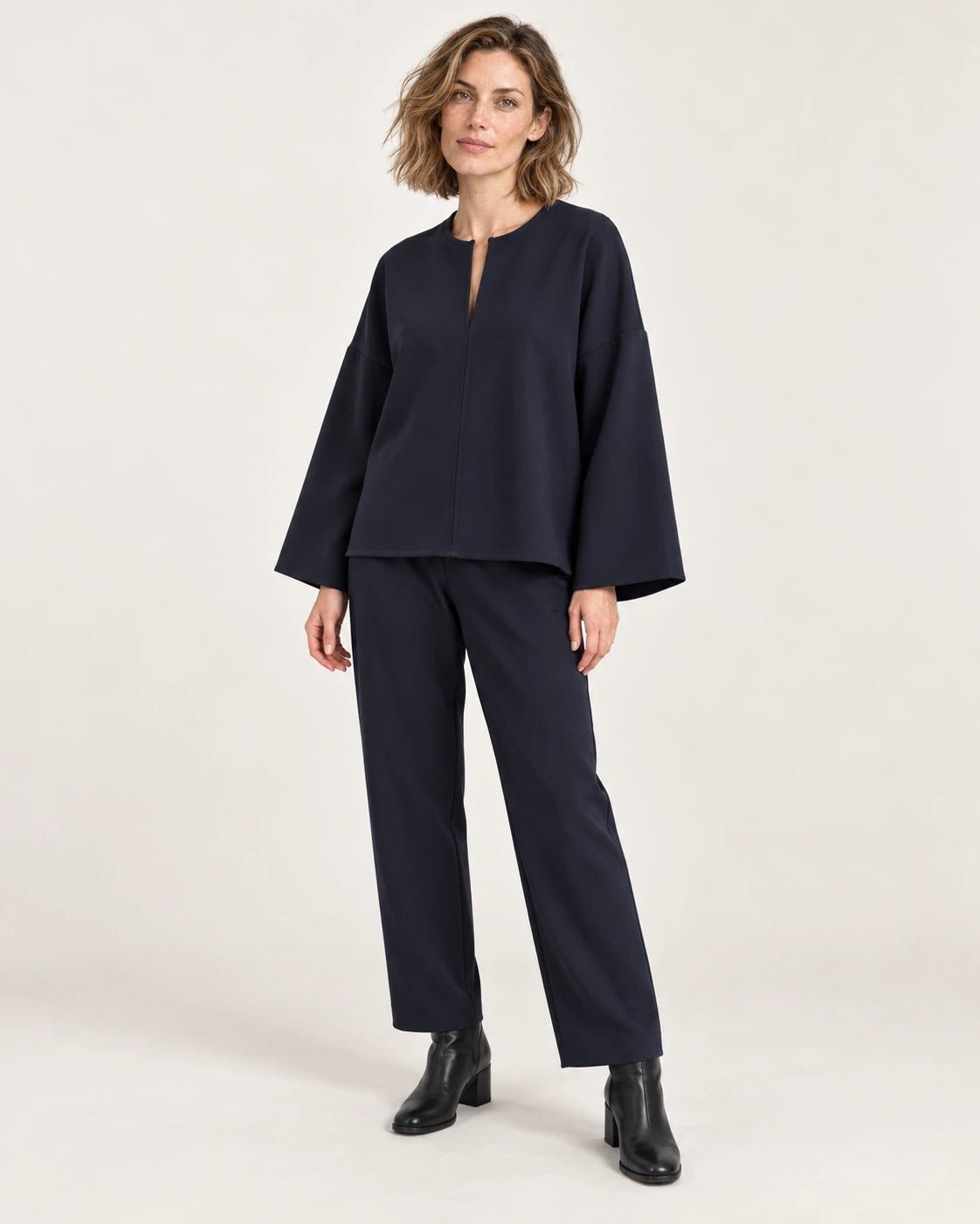 Caftano blu, vista frontale - MADAME VENICE - FW25 - CLOTILDE - CREPE TECNICO #Colore_Blue